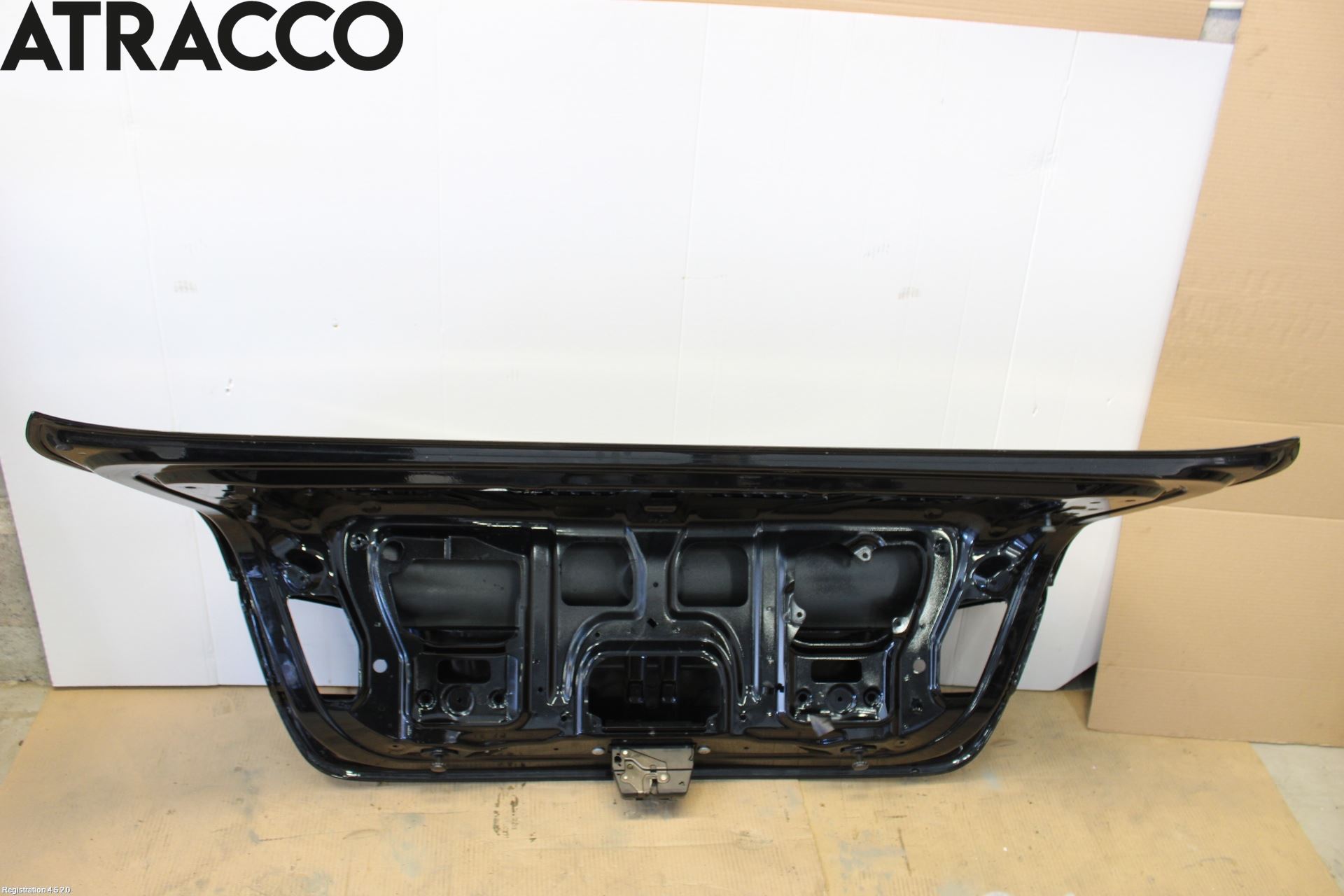 BMW 5 F10/F11/F18 09-17 Bakluke Koffertlokk