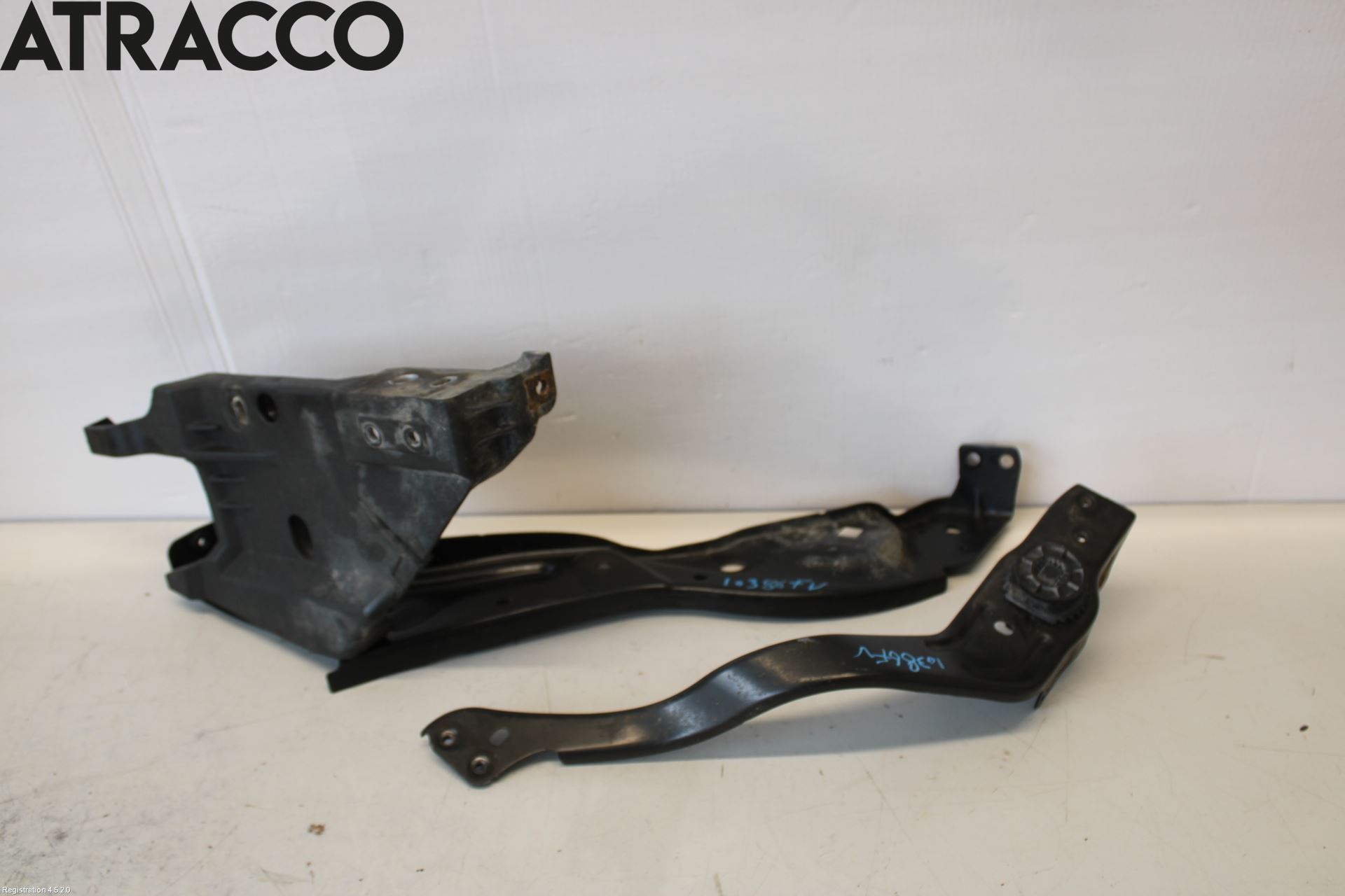 Mercedes-Benz MB E-KLASS (W212) 09-16 Frontlykt Holder-Feste