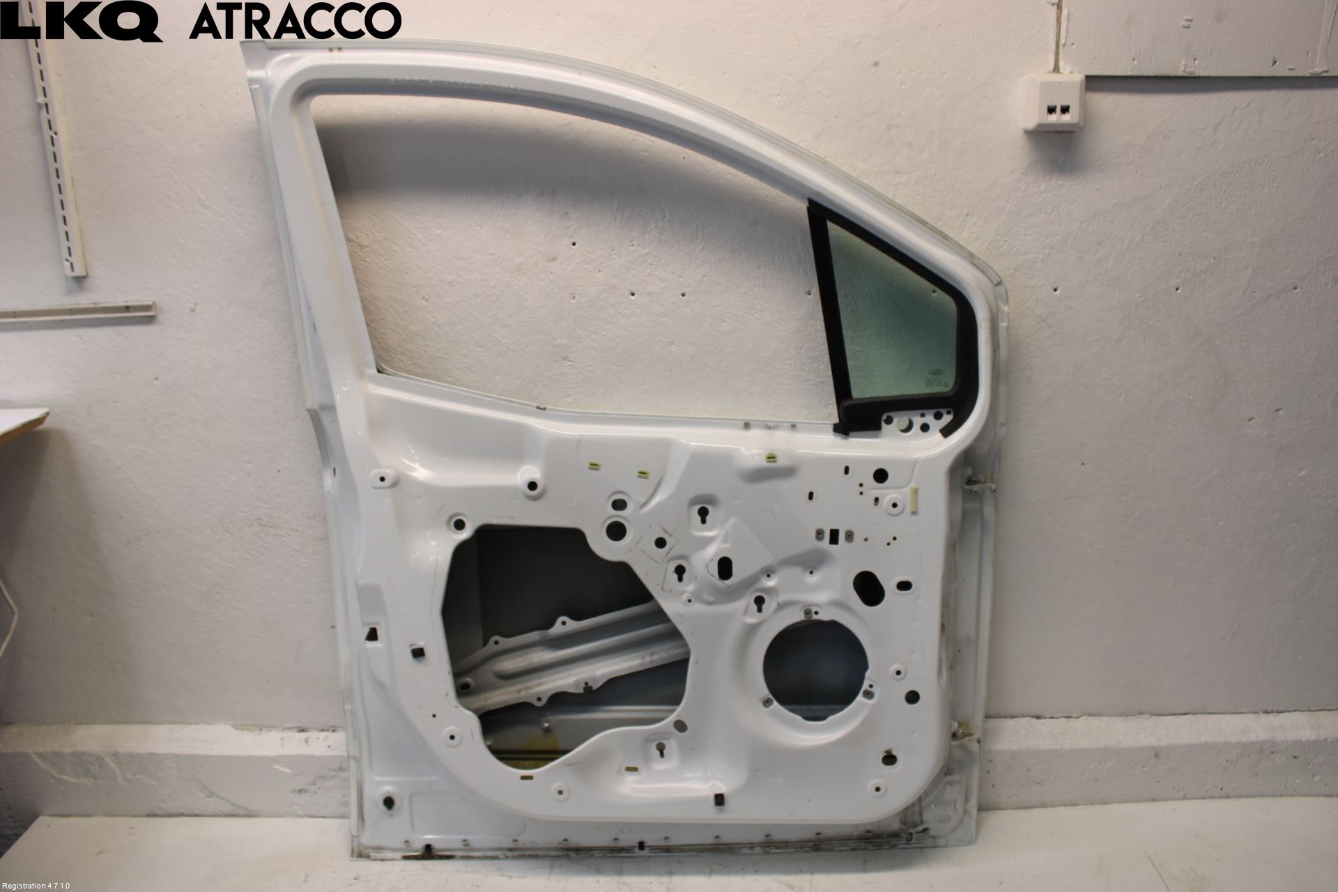 Ford TRANSIT CONNECT 09-13 Dør 4D Foran Venstre