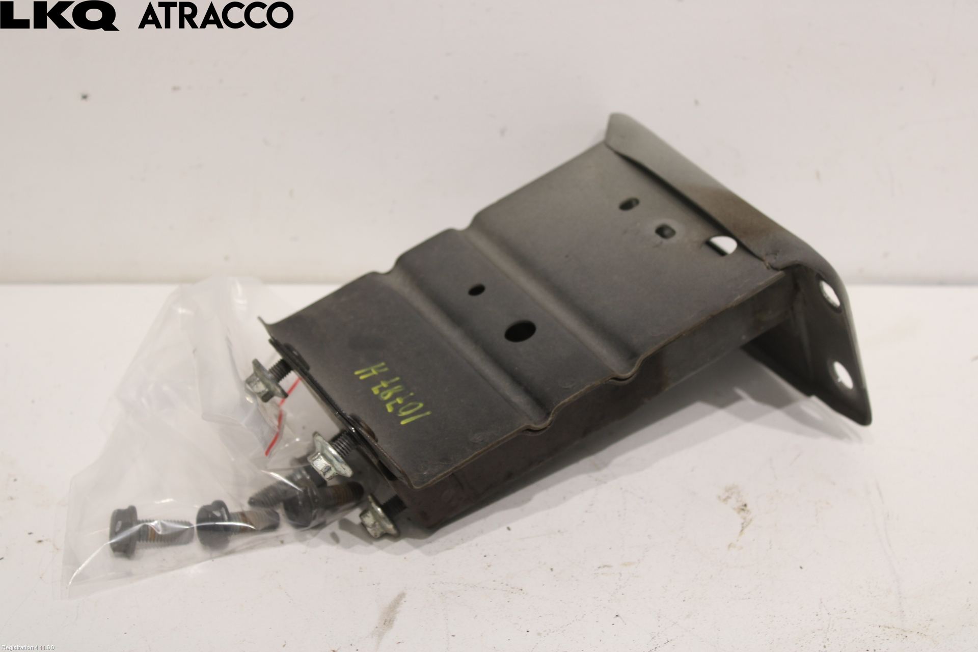 Nissan LEAF 18- Støtfangerfeste Foran Høyre