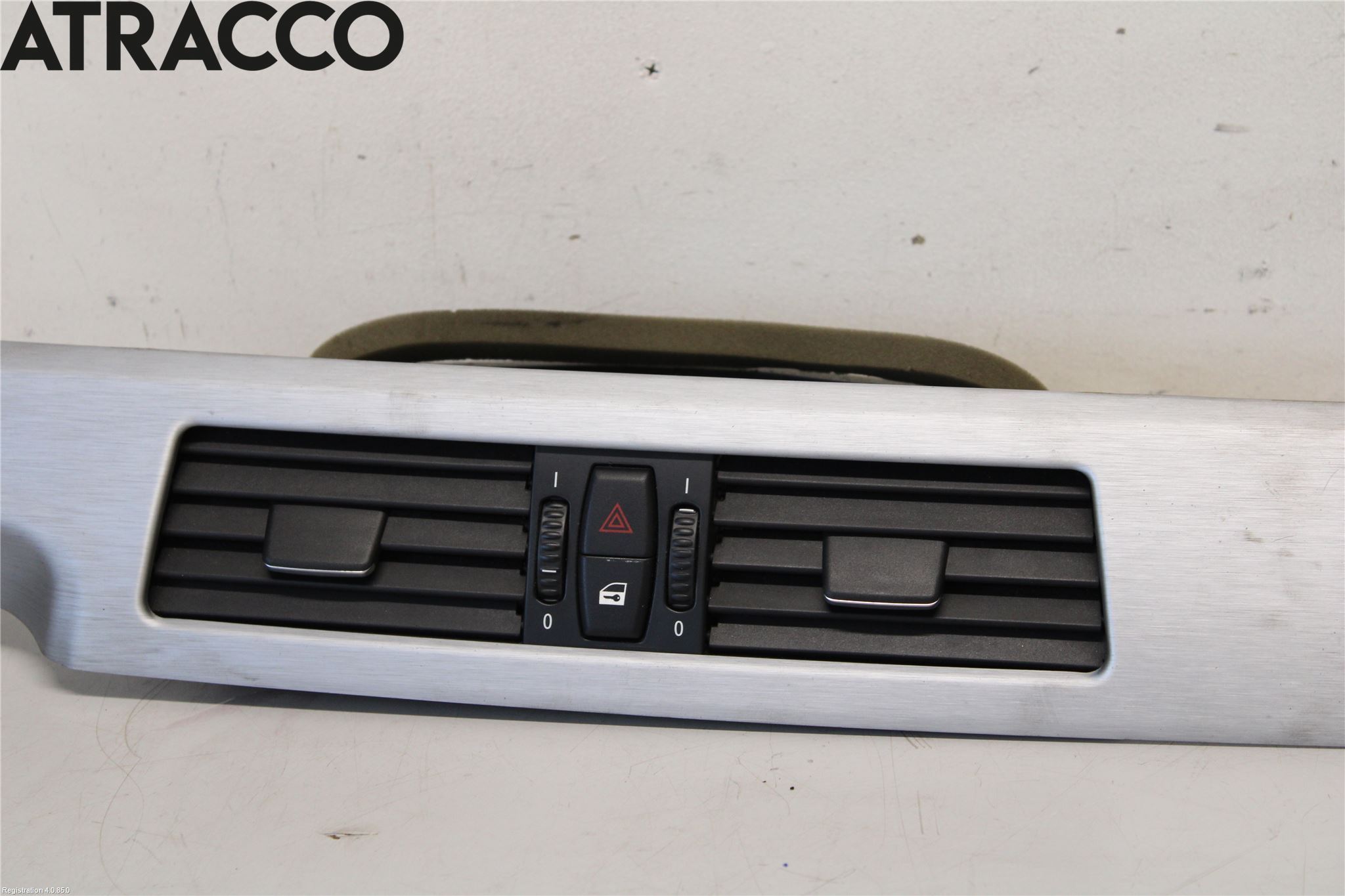 BMW 5 E60/61 Sed/Tou 02-10 Dashbord Kanal - Dyse