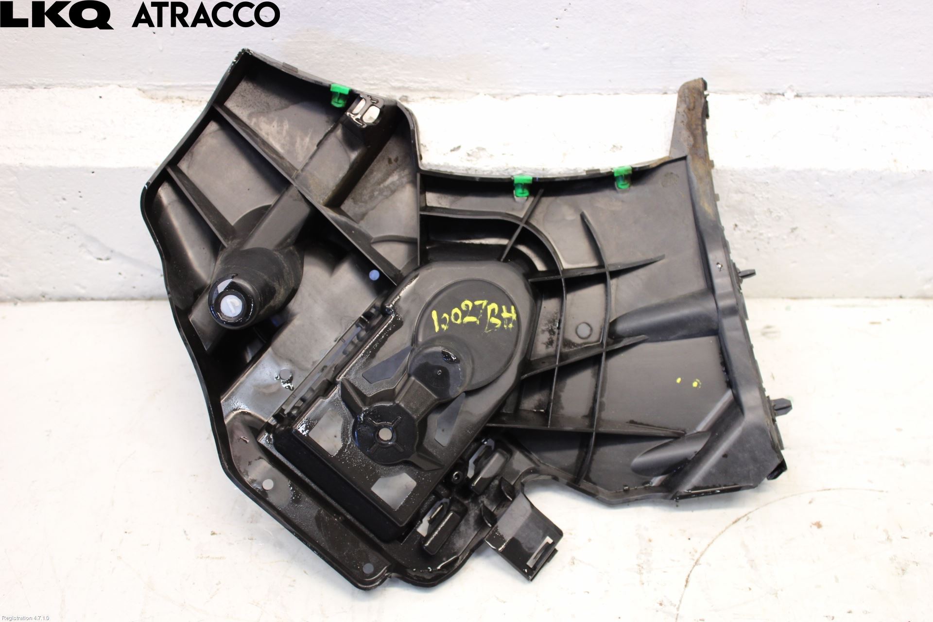 Volvo V40 12-19 Støtfangerfeste Bak Høyre