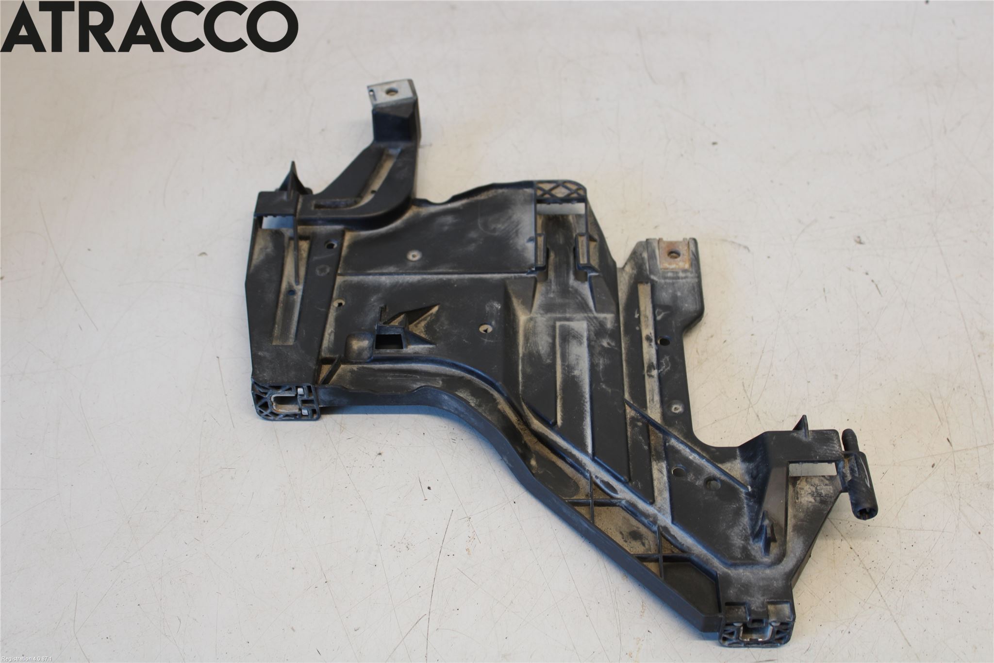 Audi A4/S4 08-11 Frontlykt Holder-Feste