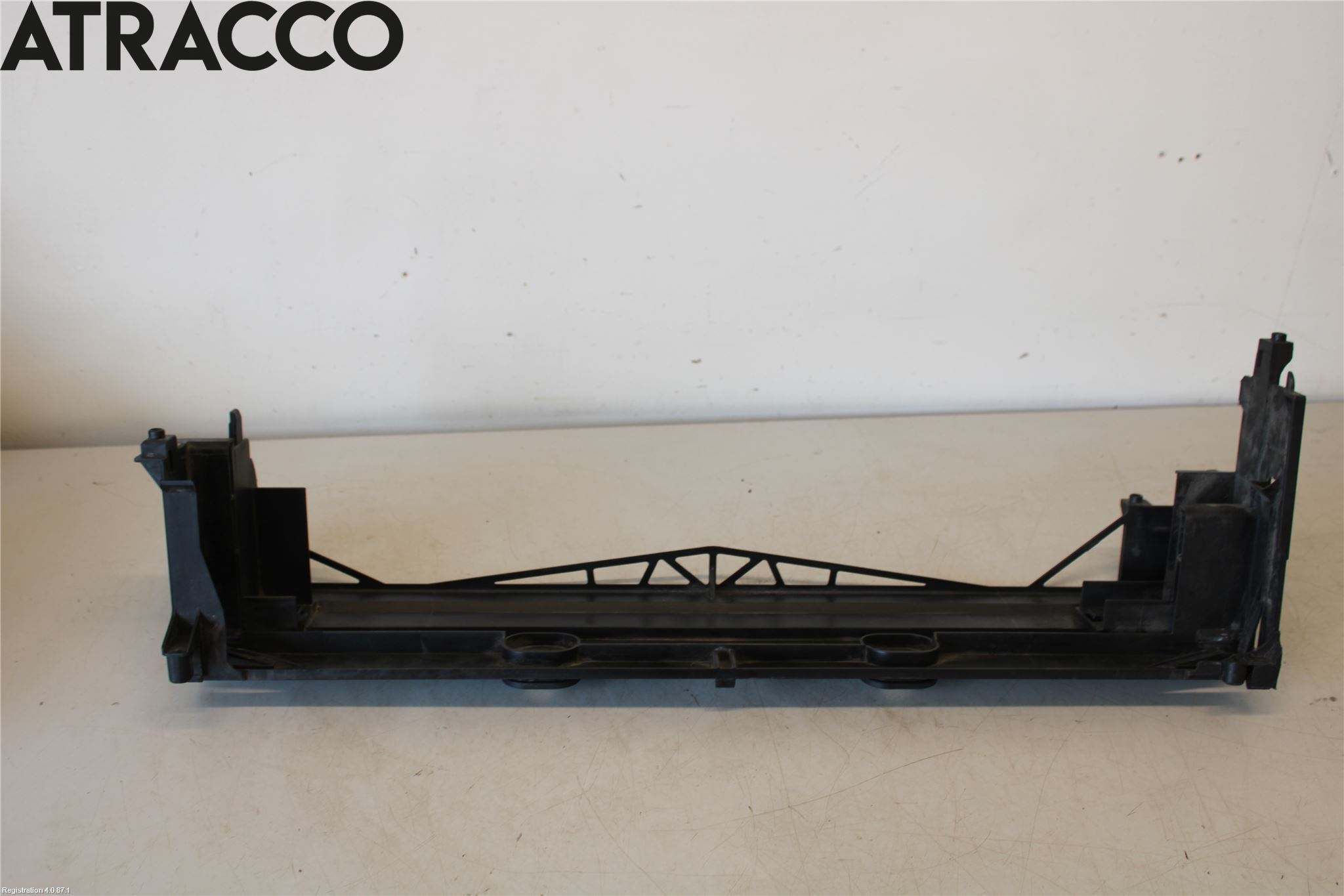BMW 5 F10/F11/F18 09-17 Radiator Feste - Ramme - Bjelk