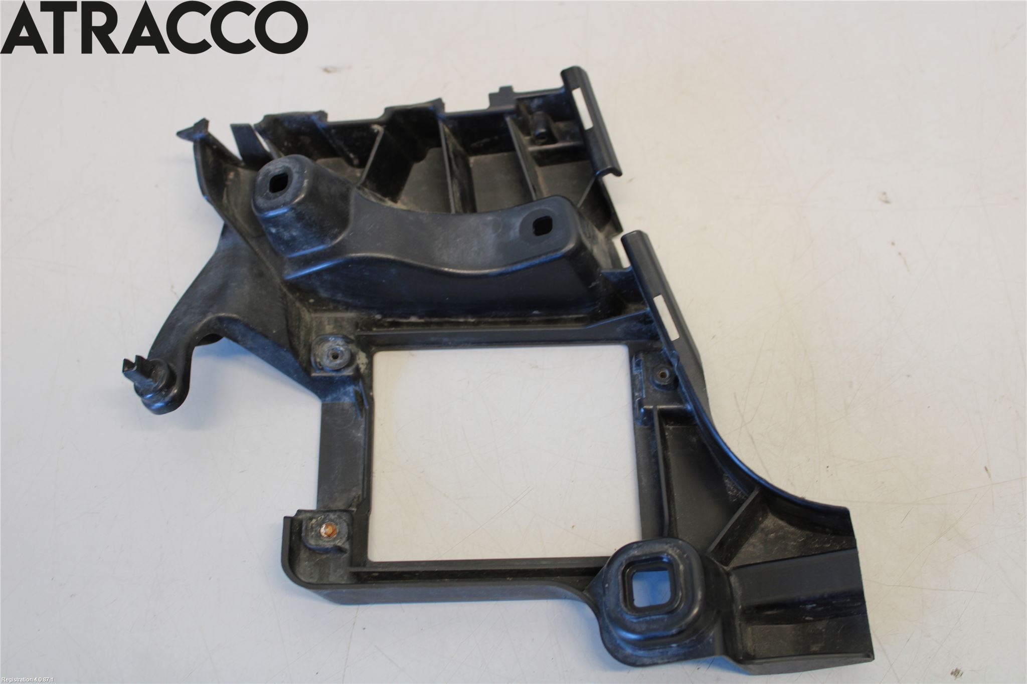 Audi A6 ALLROAD 12-18 Støtfangerfeste Bak Venstre