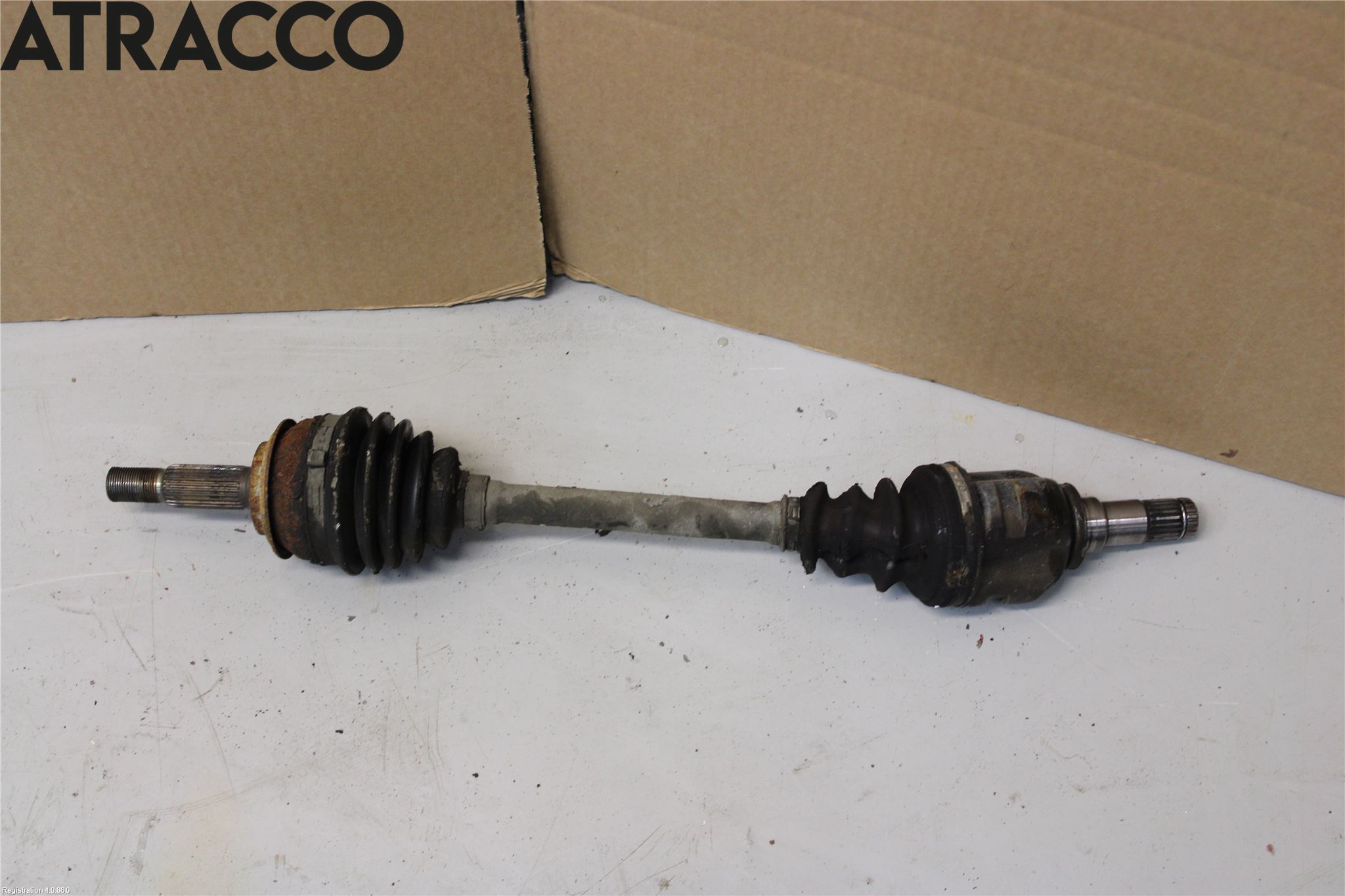 Toyota YARIS XP130 12-14 Drivaksel Foran Kompl Venstre