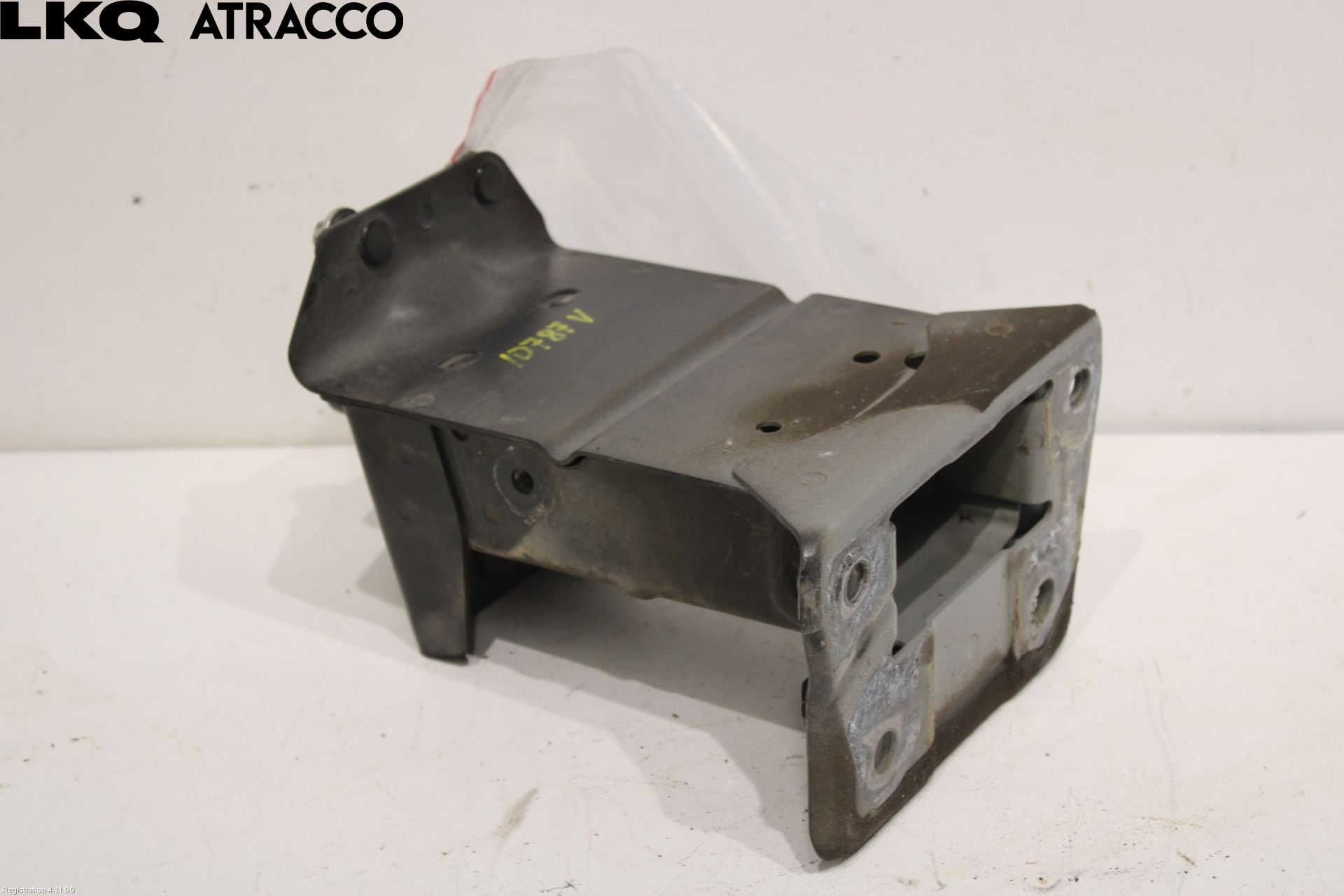 Nissan LEAF 18- Støtfangerfeste Foran Venstre