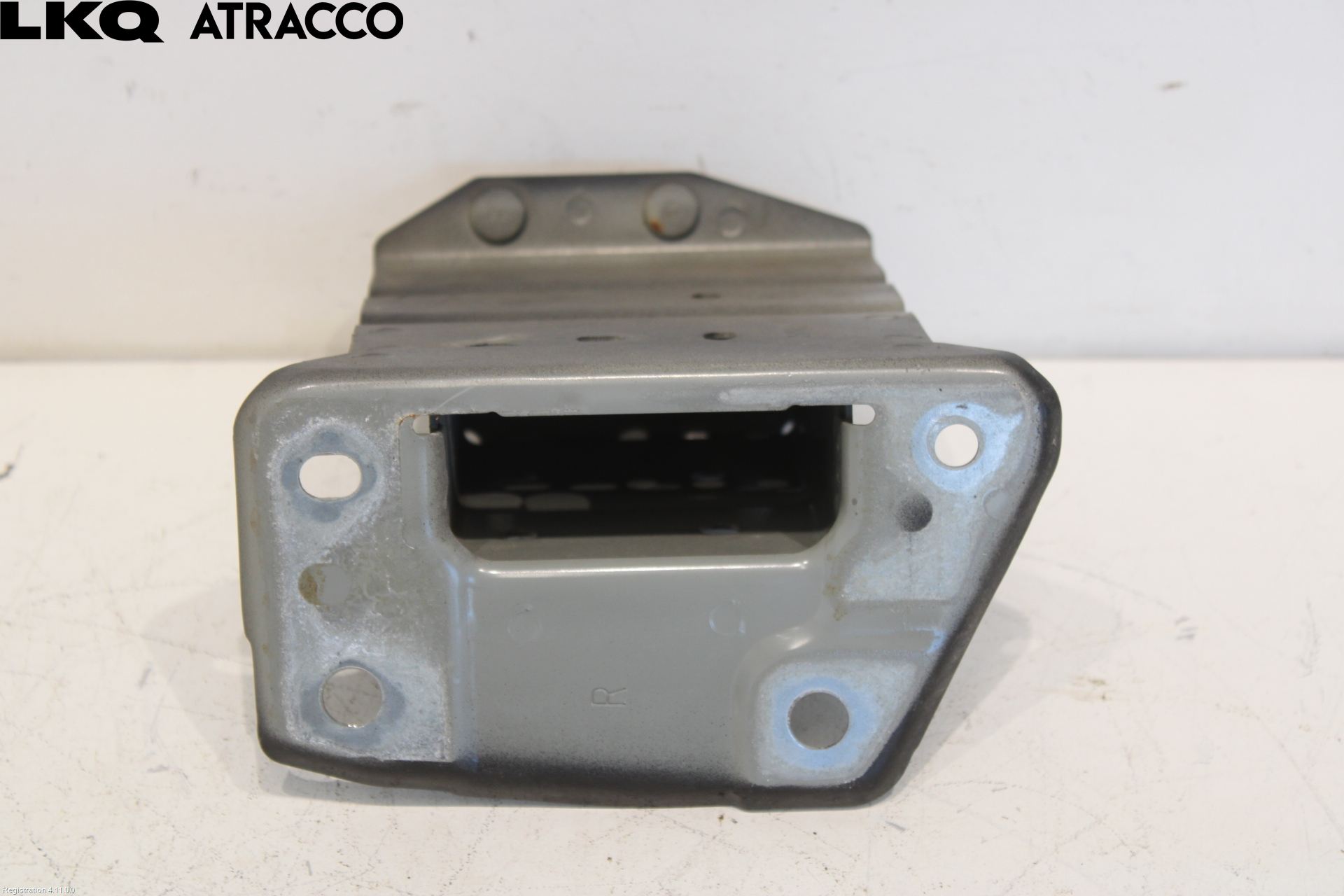 Nissan LEAF 11-17 Støtfanger Foran Feste