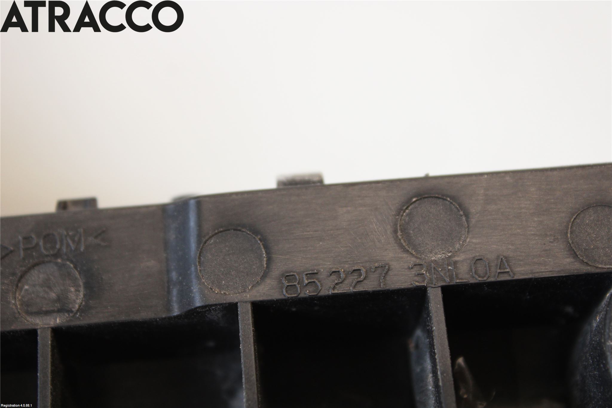 Nissan LEAF 11-17 Støtfangerfeste Bak Venstre