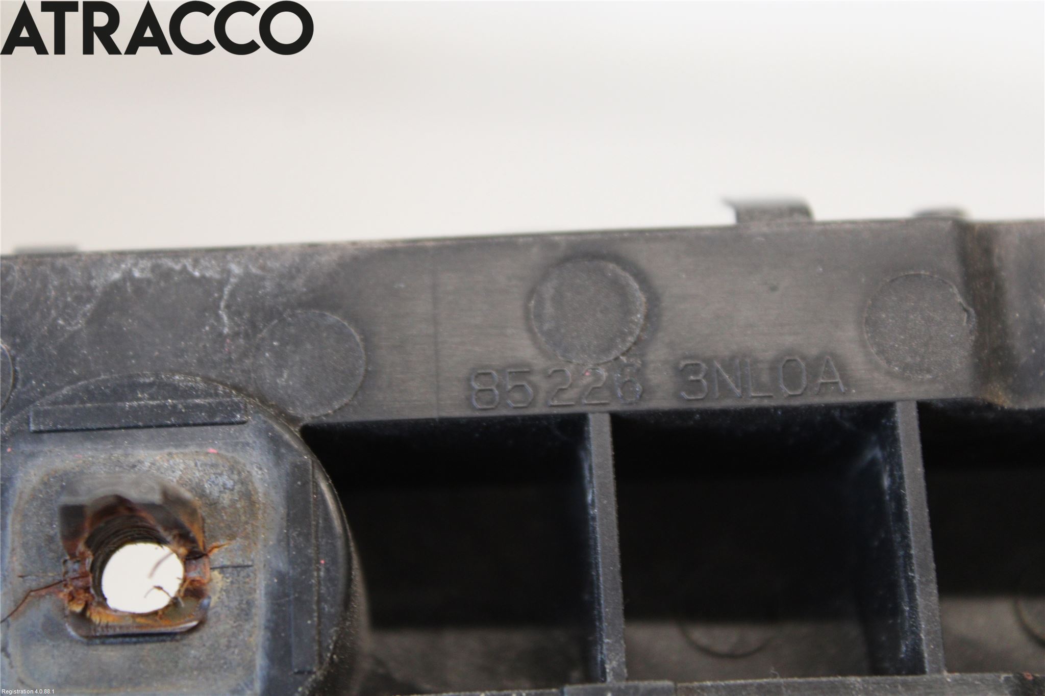 Nissan LEAF 11-17 Støtfangerfeste Bak Høyre