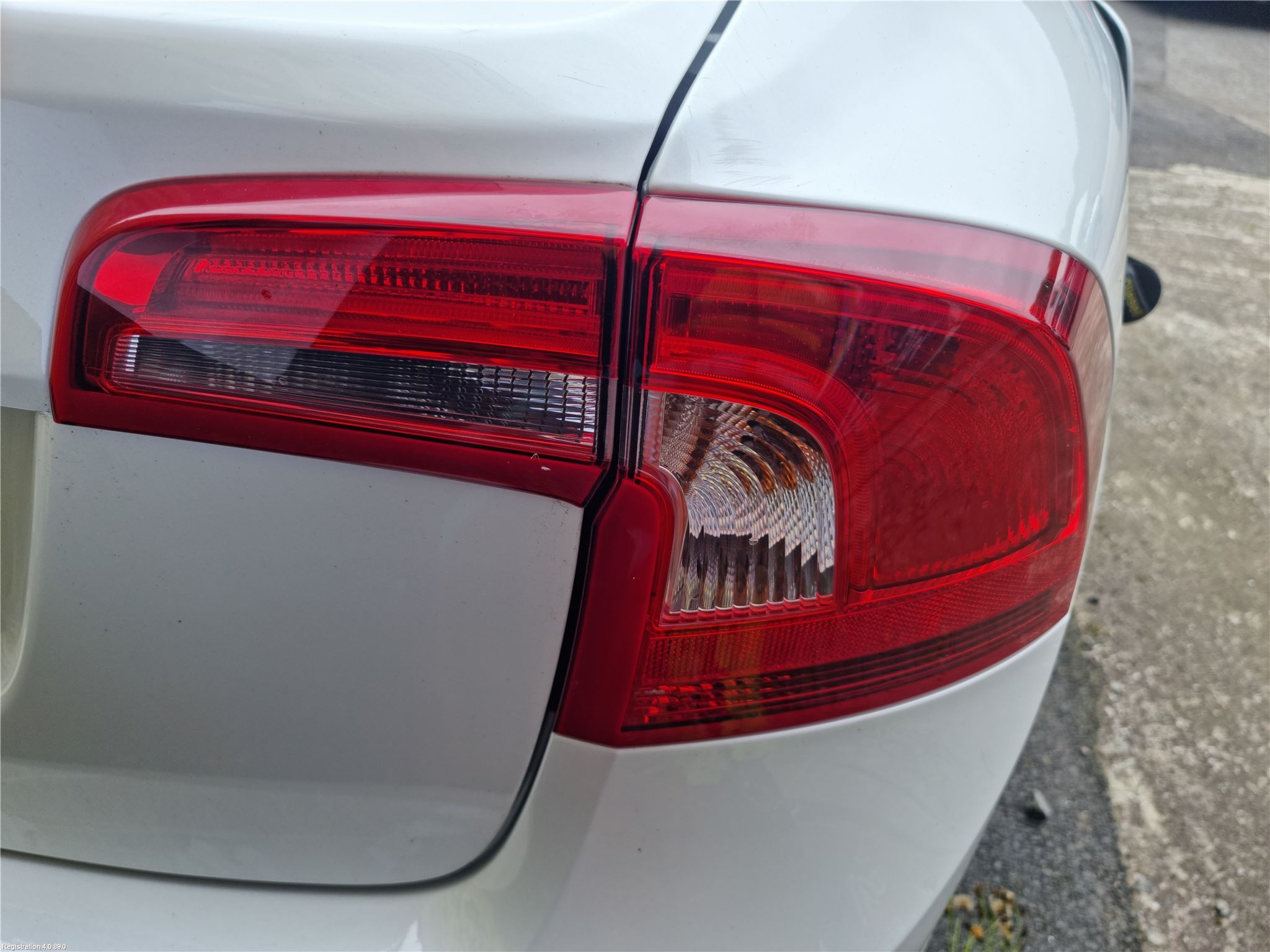 Volvo S60 14-18 Baklykt Høyre  På Luke(Indre)
