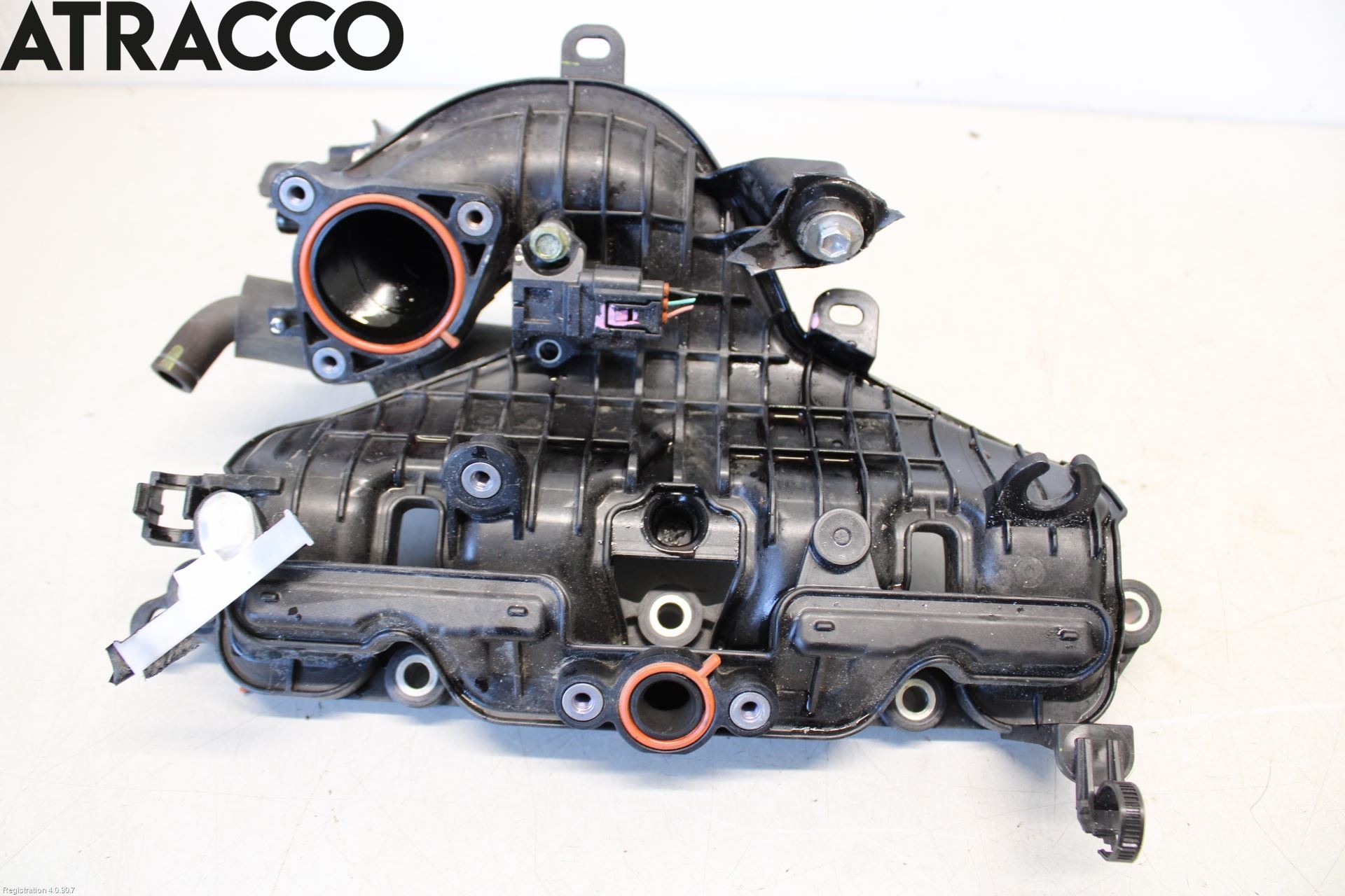 Toyota YARIS XP130 15-20 Innsugningsmanifold