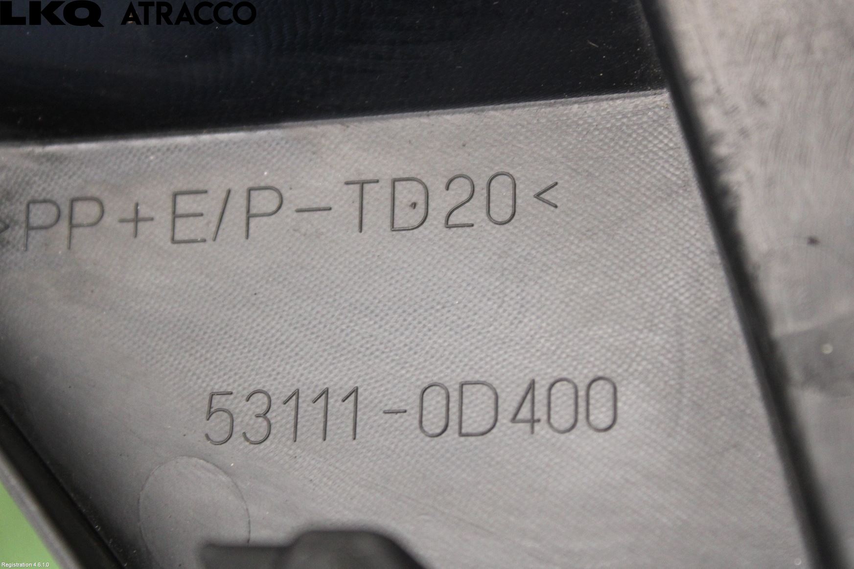 Toyota YARIS XP130 12-14 Grilldel Midt