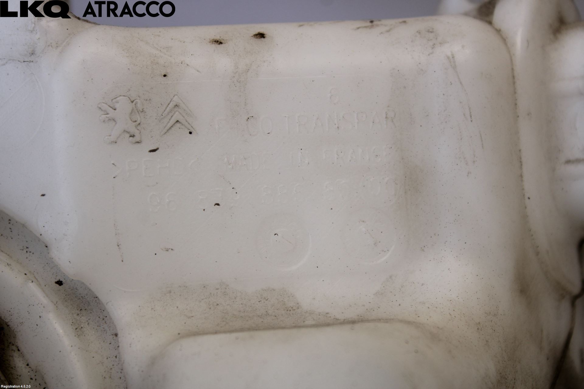 Peugeot 208 12-15 Spylerbeholder Frontrute-Lykte