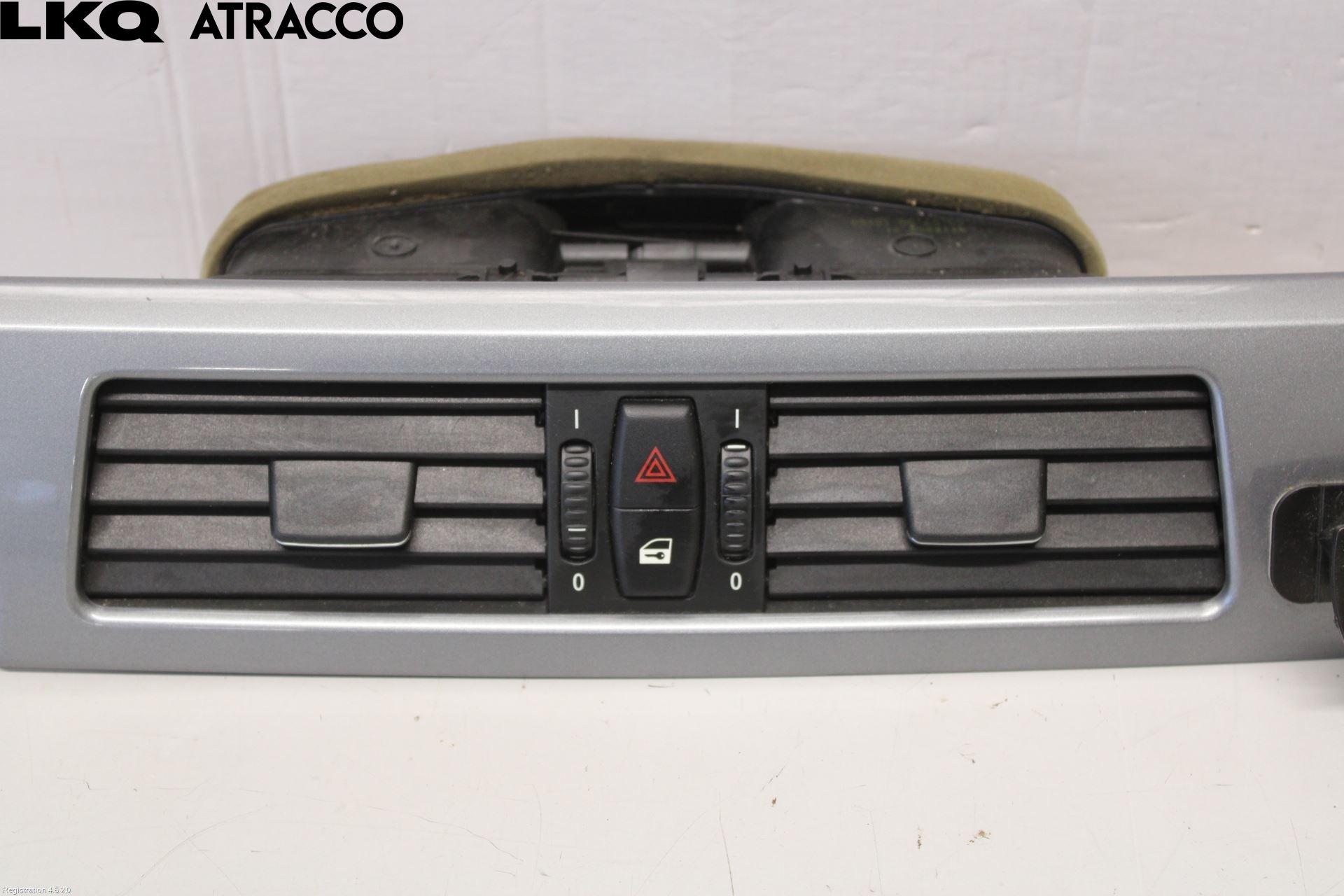 BMW 5 E60/61 Sed/Tou 02-10 Dashbord Kanal - Dyse