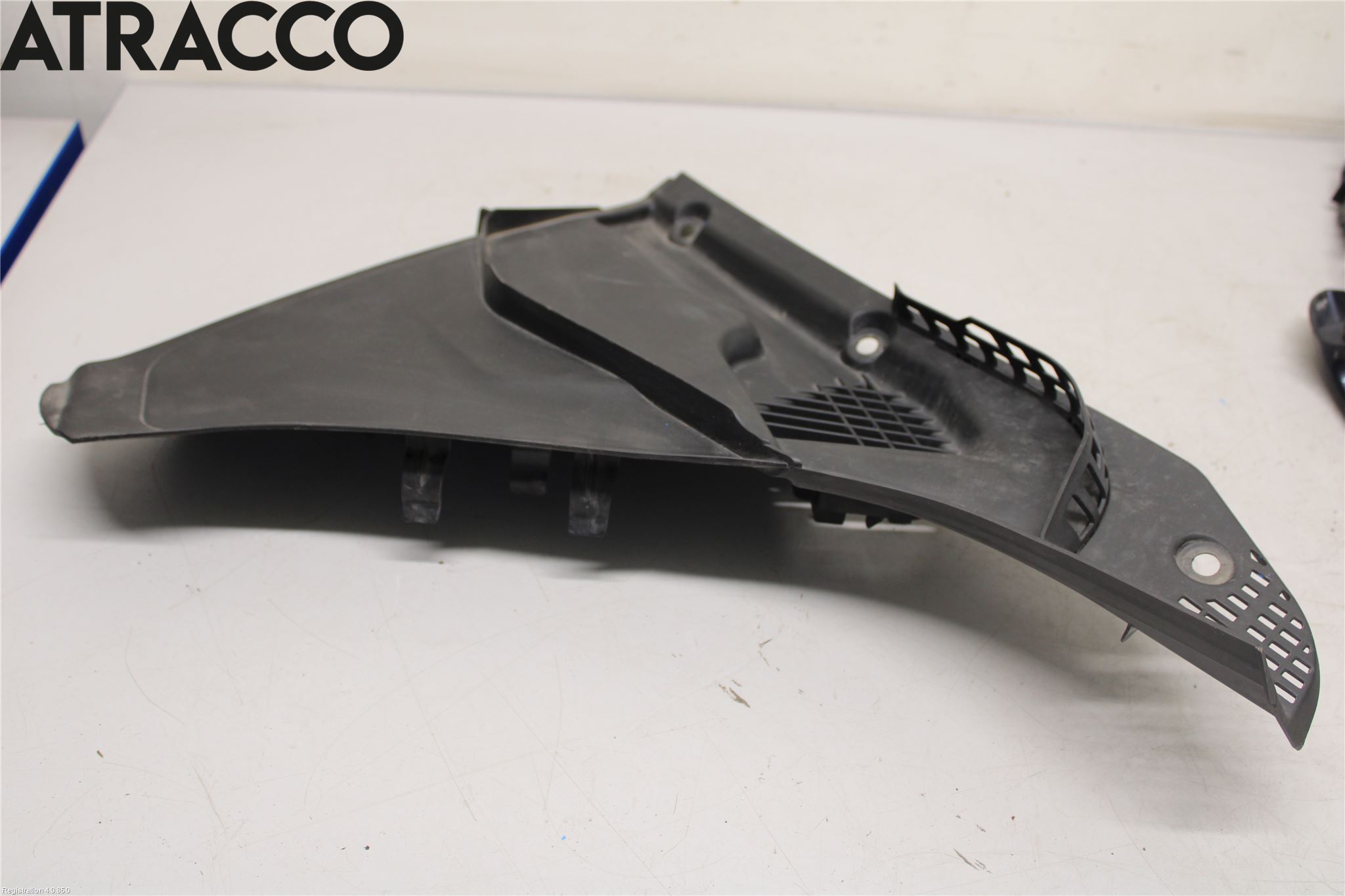BMW 5 F10/F11/F18 09-17 Visker Deksel-Grill-Under Frr
