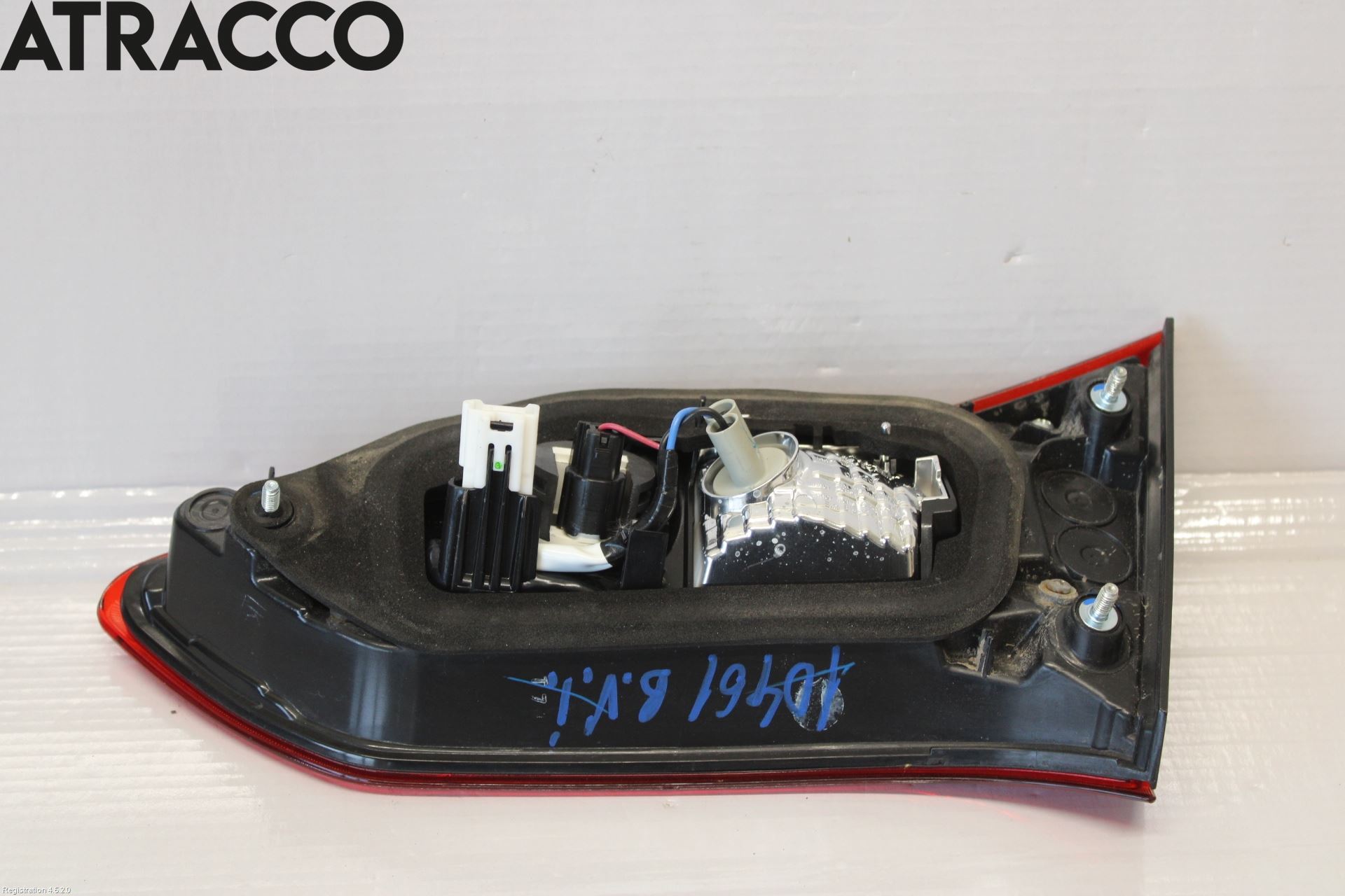 Toyota YARIS XP130 15-20 Baklykt Venstre  På Luke(Indre