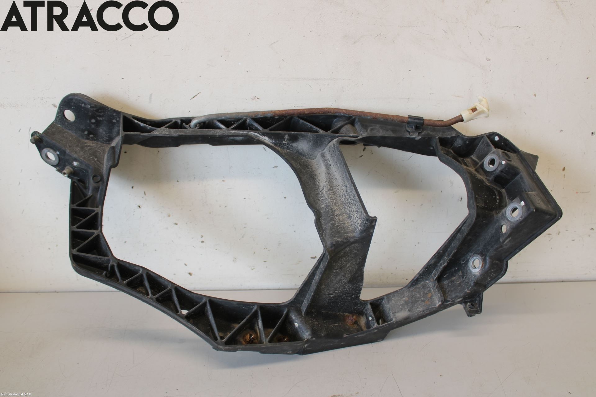 Mitsubishi COLT   04-08 Frontlykt Ramme V Lyktering