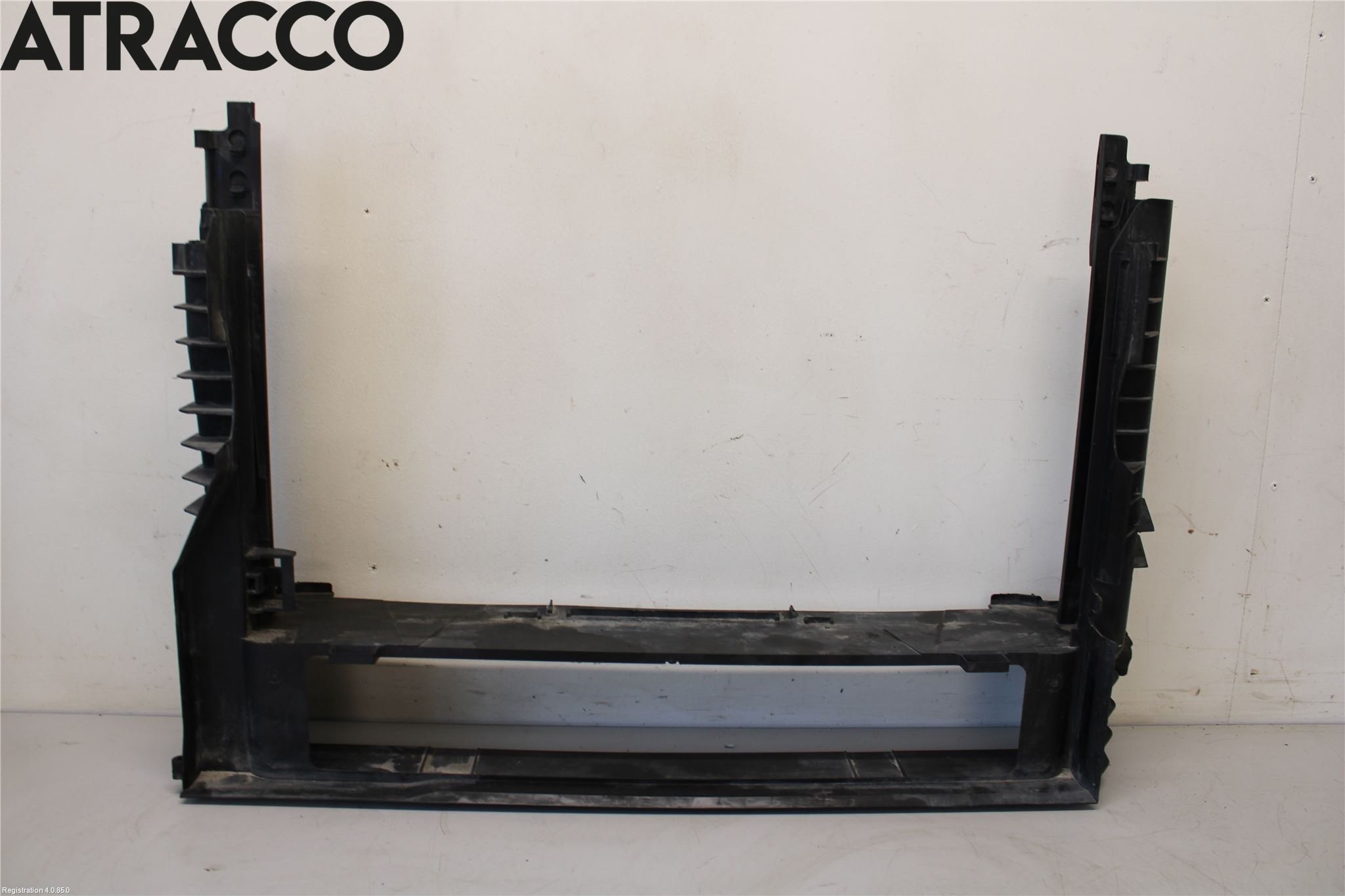 BMW 5 E60/61 Sed/Tou 02-10 Radiator Feste - Ramme - Bjelk