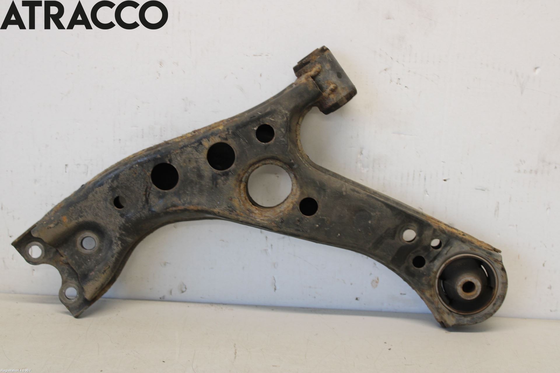 Toyota C-HR 16-23 Bærearm Foran Høyre Nedre