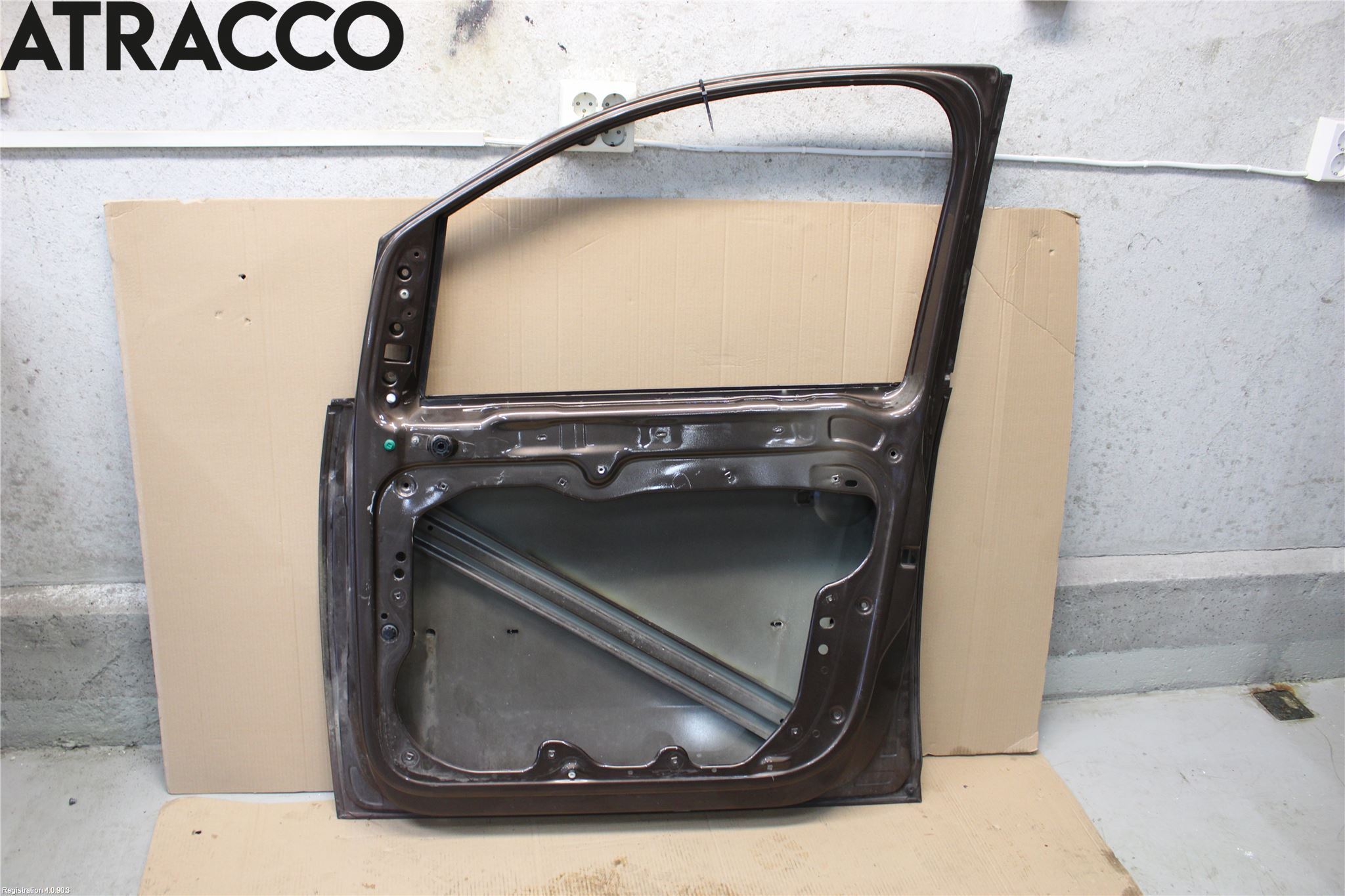 Volkswagen VW CADDY      04-10 Dør 4D Foran Høyre