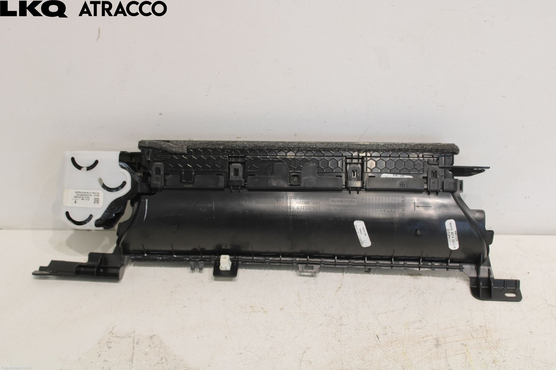 Tesla MODEL 3 17- Dashbord Kanal - Dyse