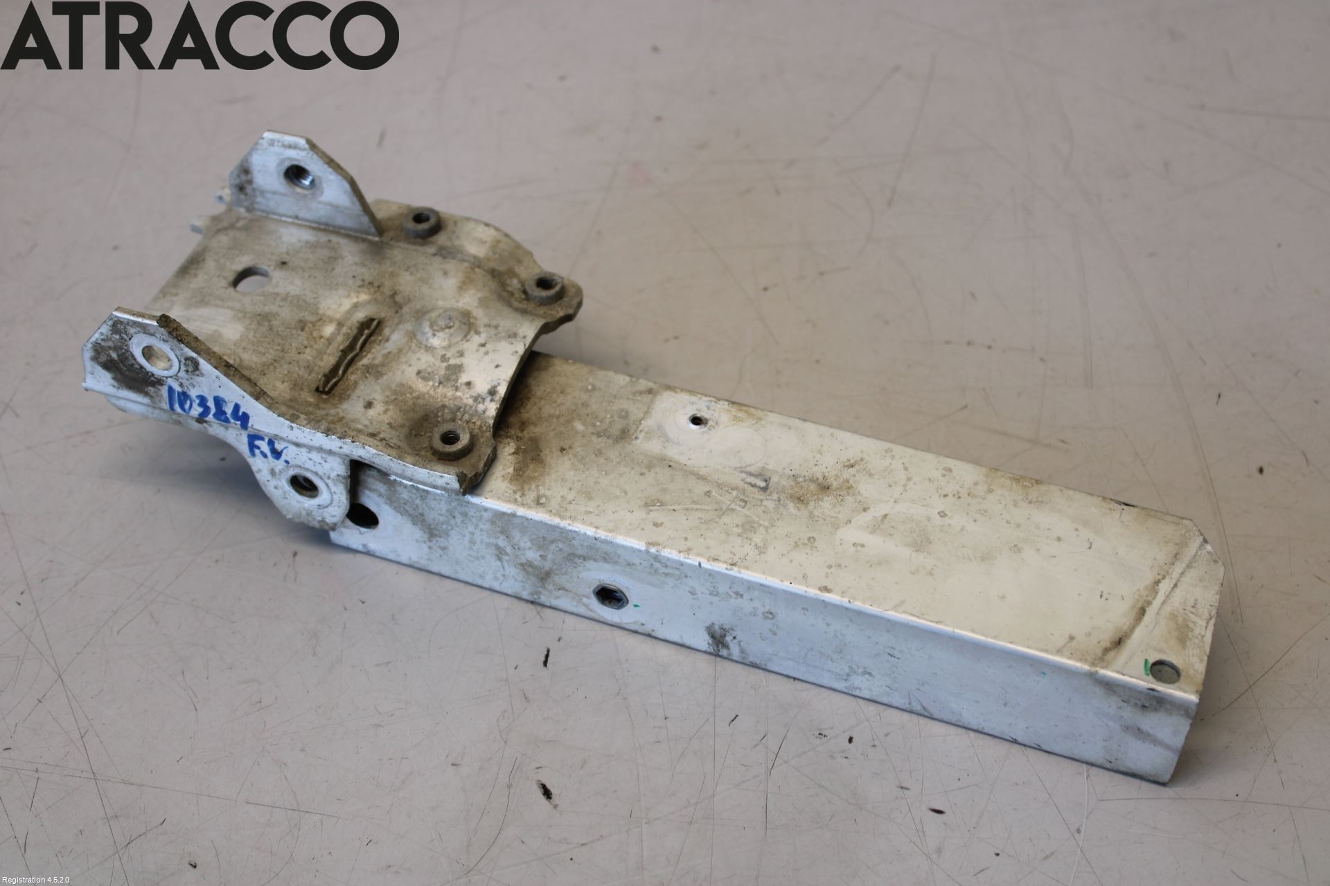 BMW 5 F10/F11/F18 09-17 Støtfanger Foran Feste