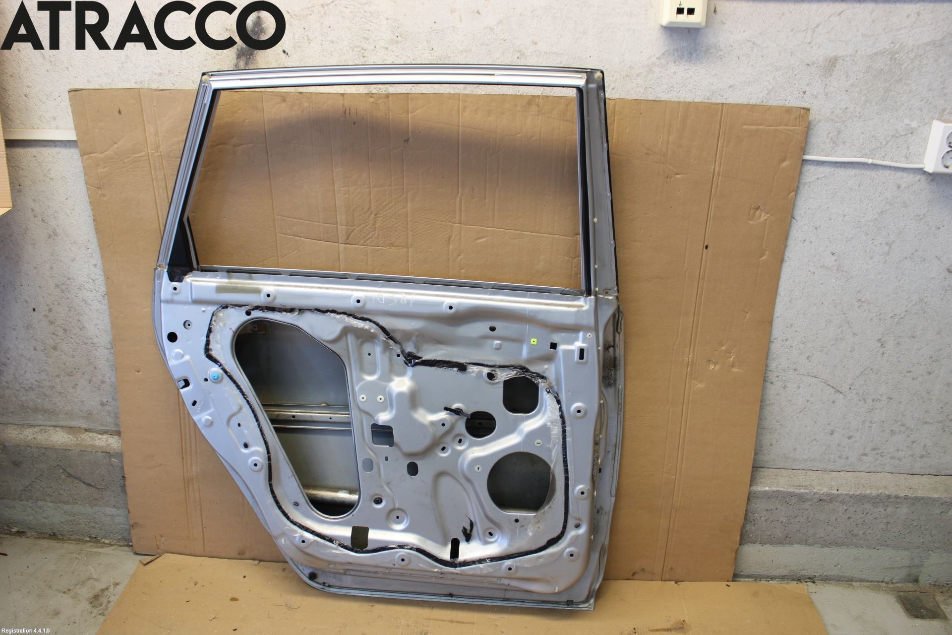 Mitsubishi GRANDIS Dør 4D Bak Venstre