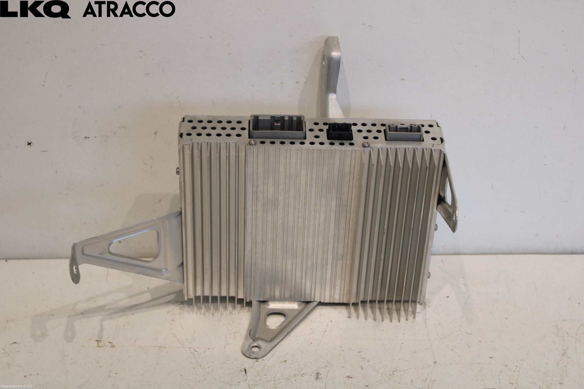 Tesla MODEL 3 17- Stereo Forsterker