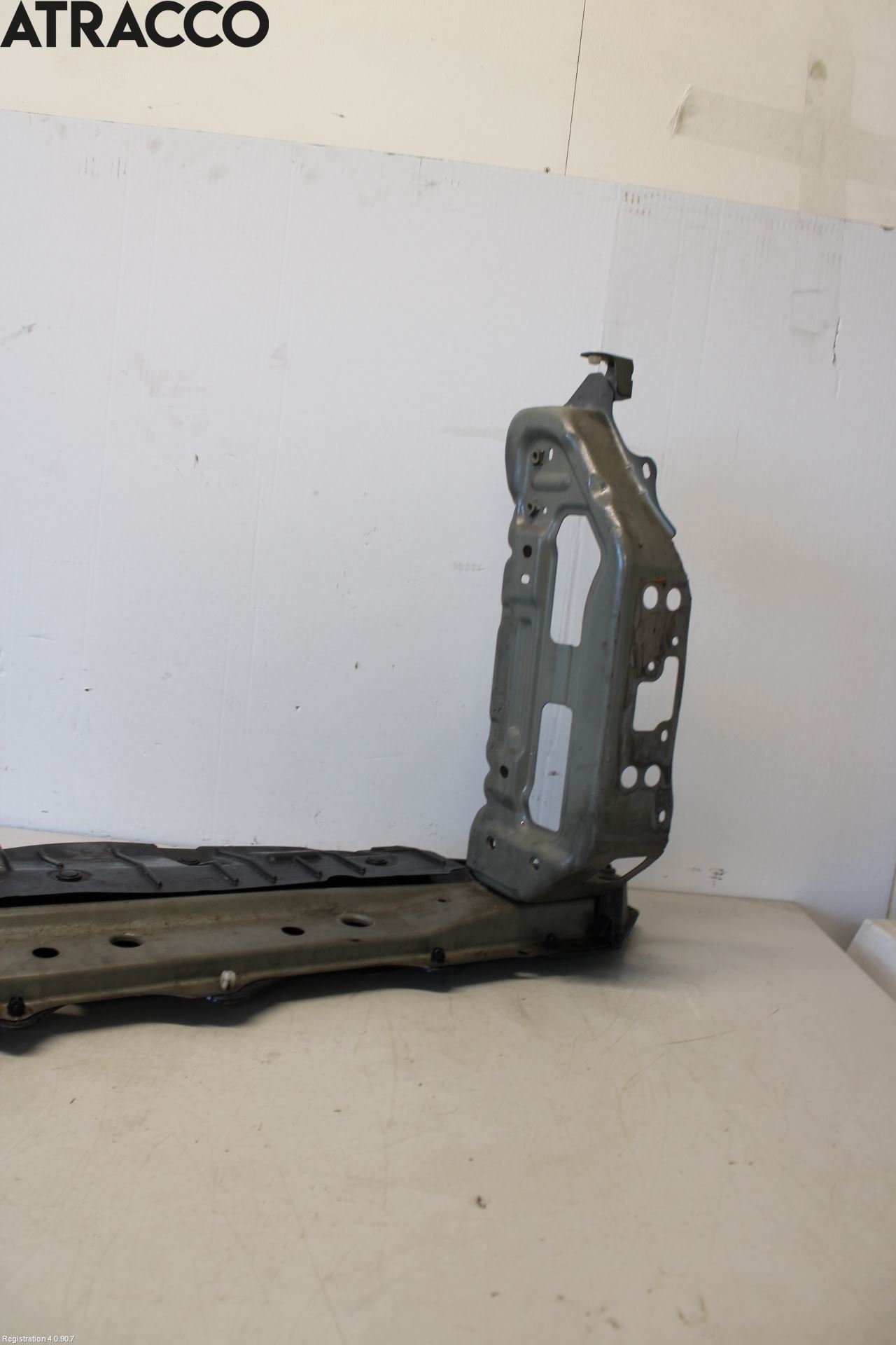 Toyota YARIS XP130 15-20 Frontplate Nedre