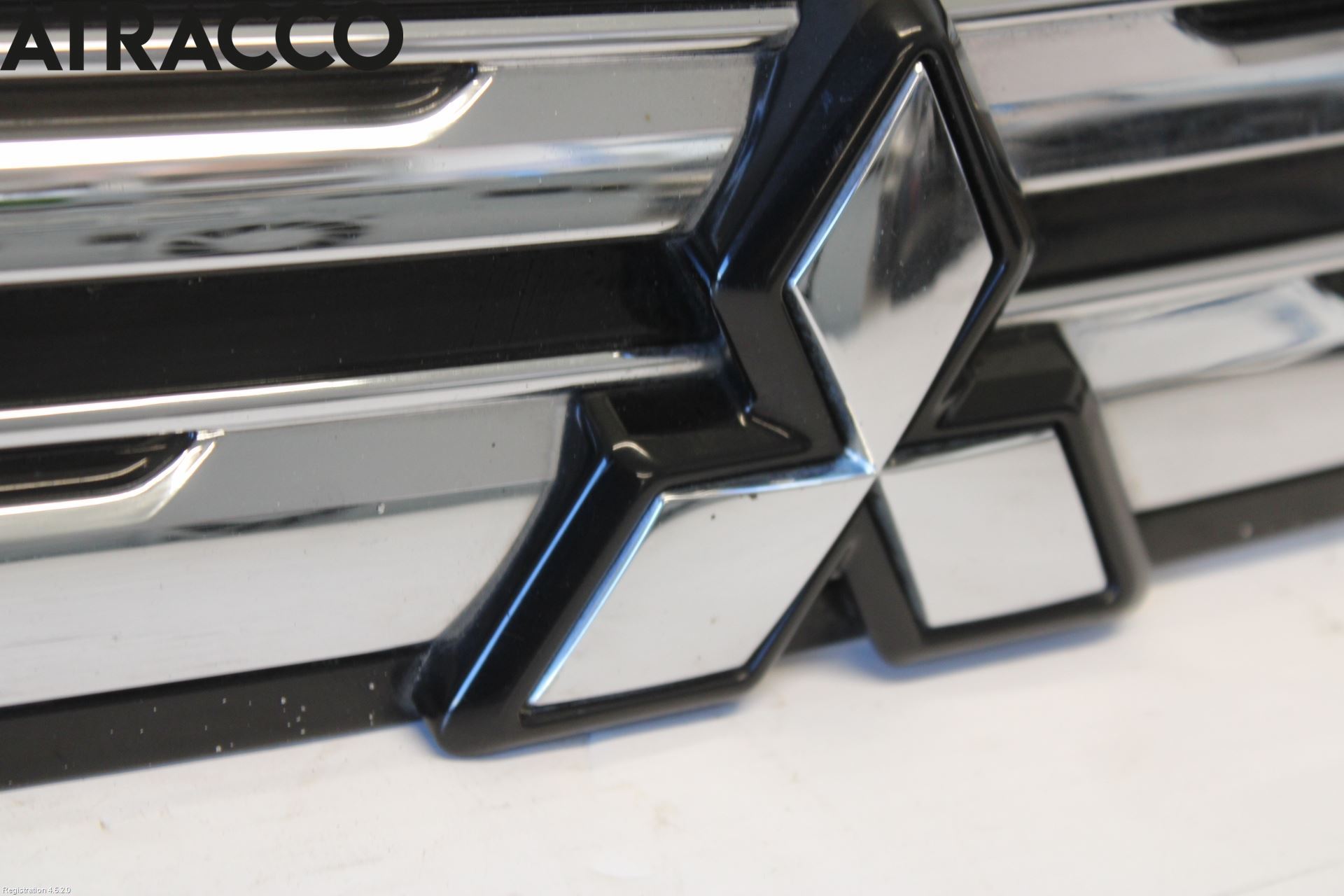 Mitsubishi OUTLANDER 13-21 Grill Komplett