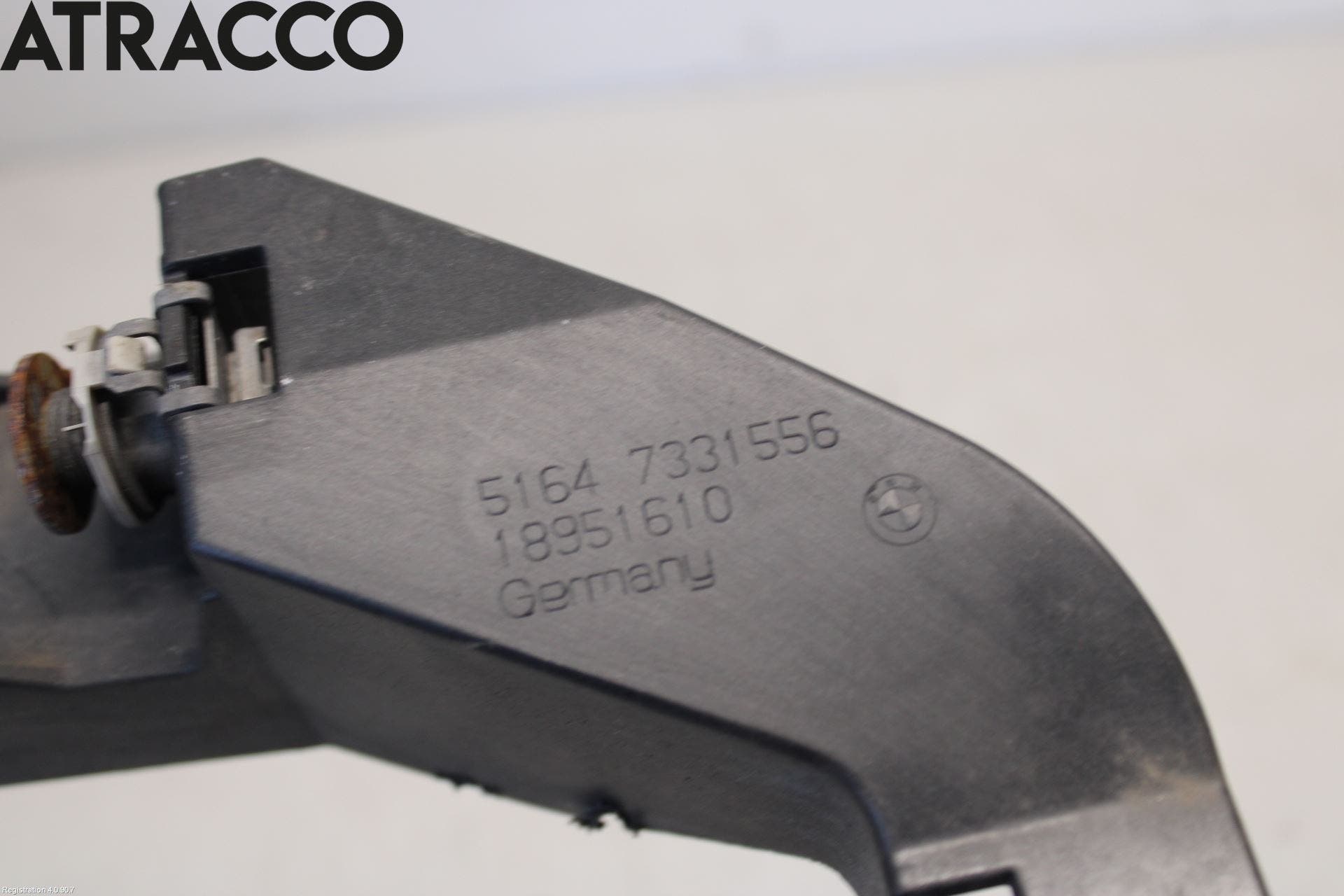 BMW i3 I01 13-22 Frontlykt Holder-Feste