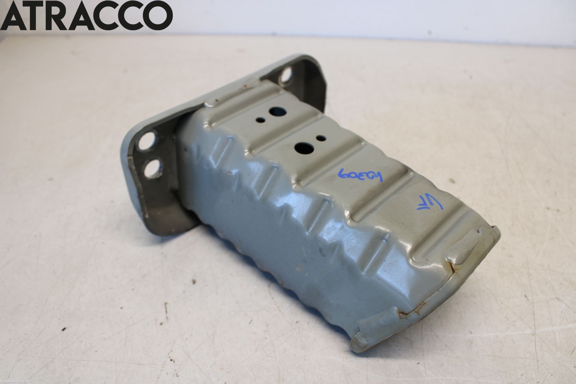 Toyota YARIS XP130 15-20 Støtfanger Foran Feste