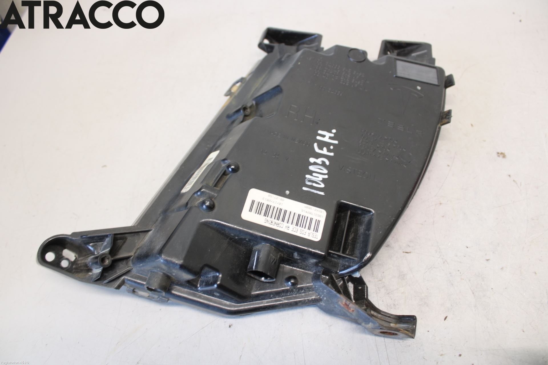 Tesla MODEL S 13- Frontlykt-Kurve-Tåkelys