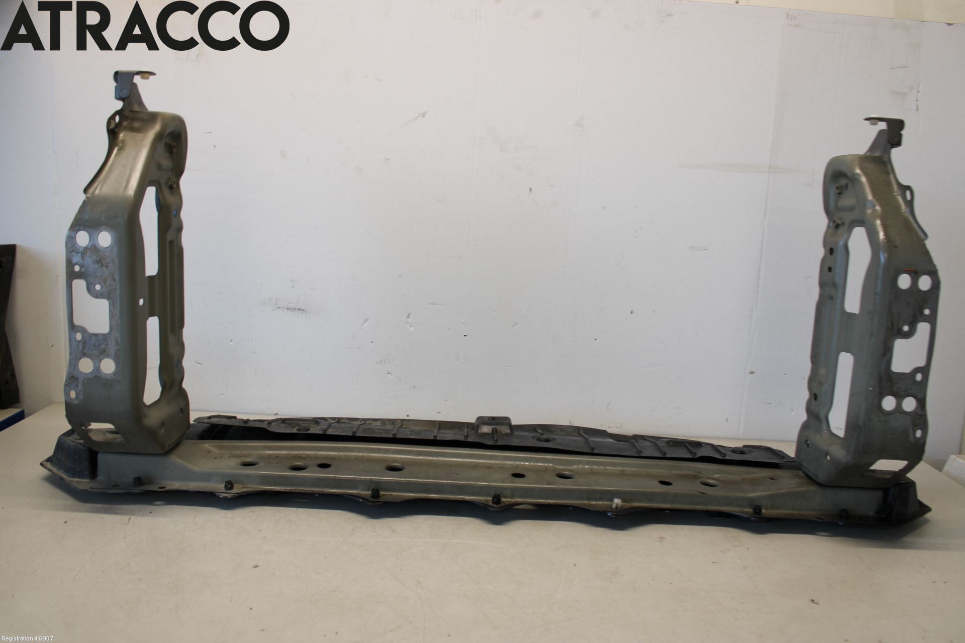 Toyota YARIS XP130 15-20 Frontplate Nedre