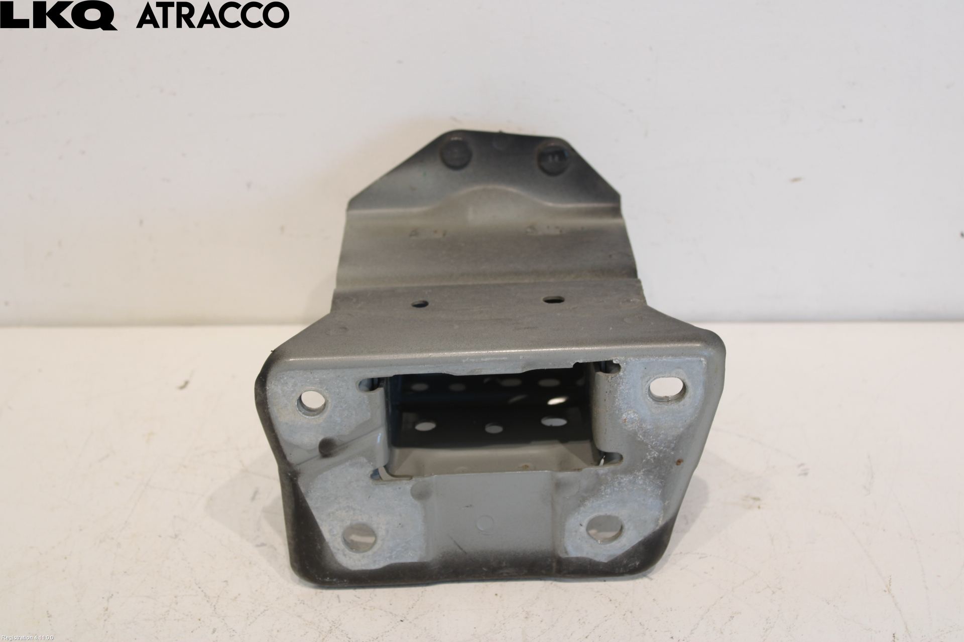 Nissan LEAF 11-17 Støtfanger Foran Feste