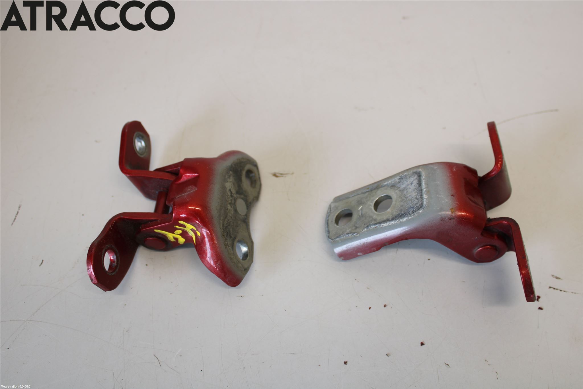 Toyota YARIS XP130 12-14 Dørhengsel