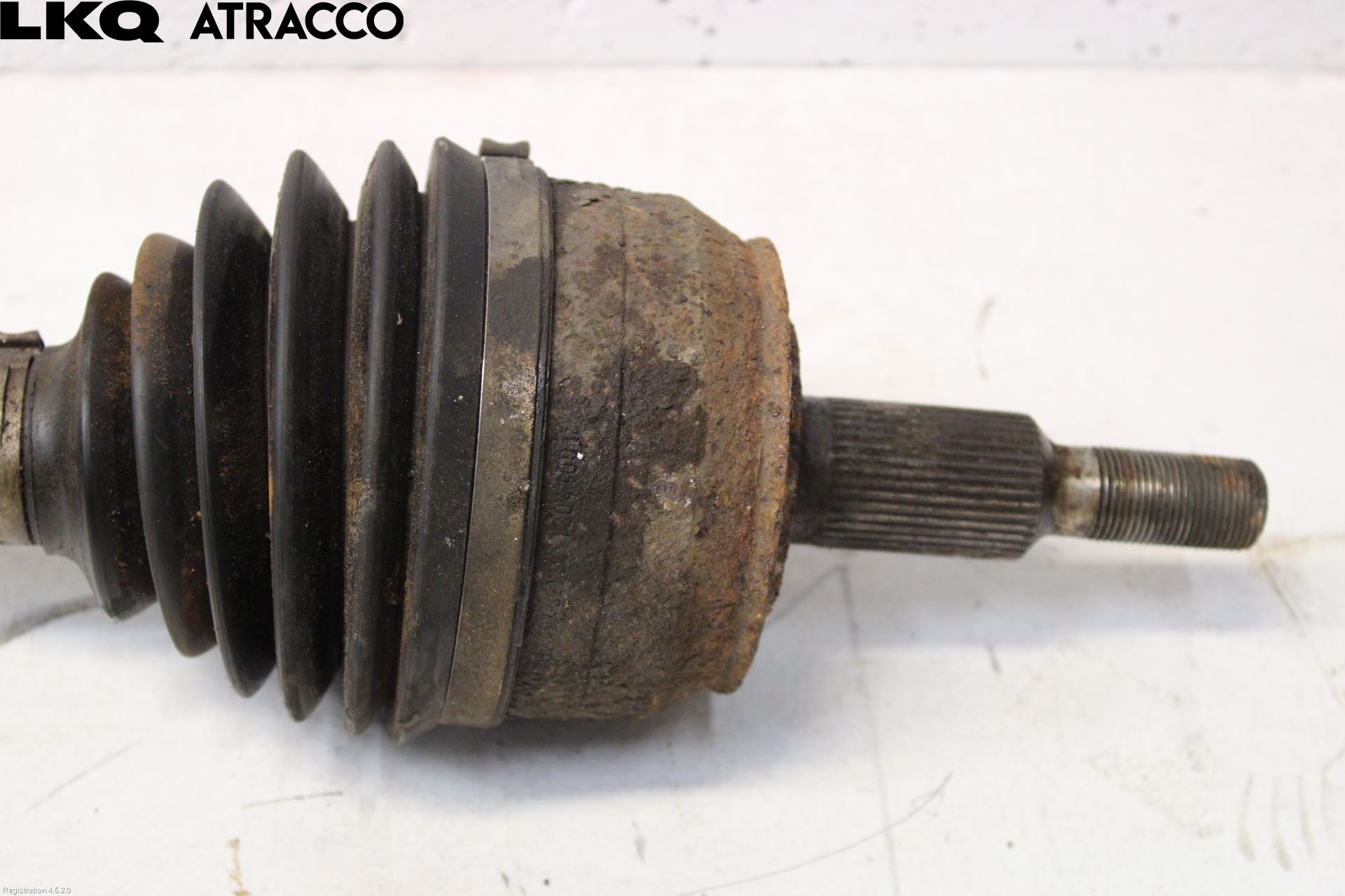 Volkswagen VW TRANSP/CARAVELLE (T5) 04-15 Drivaksel Foran Kompl Høyre