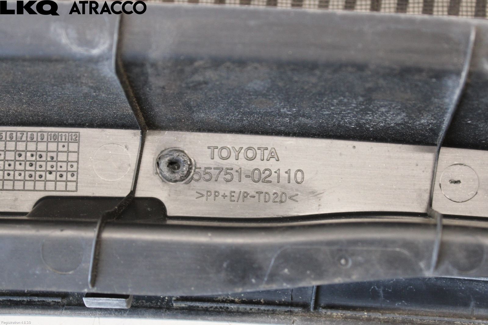 Toyota AURIS 10-12 Visker Deksel-Grill-Under Frr