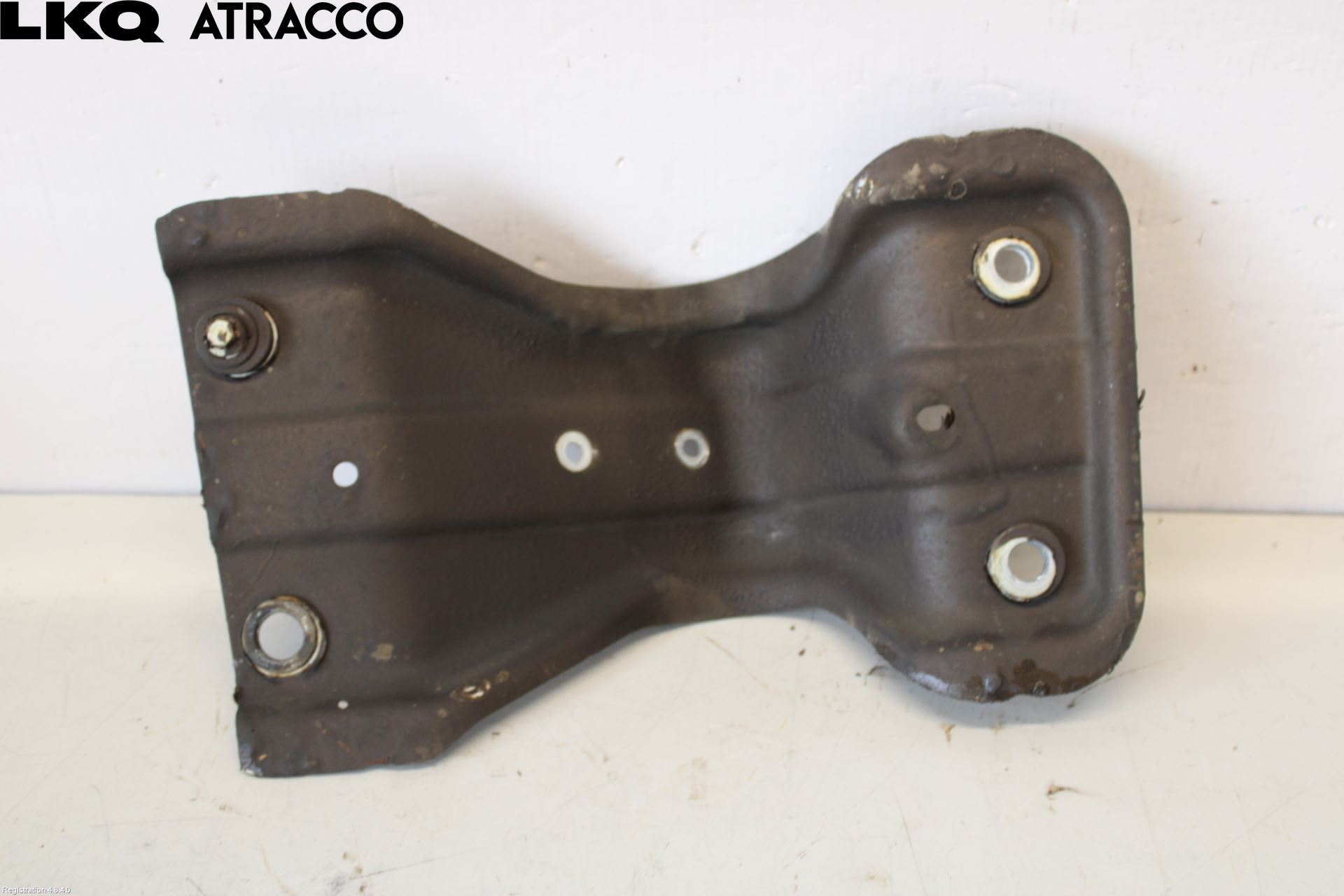 Ford KUGA 08-12 Mellomaksel Feste-Travers