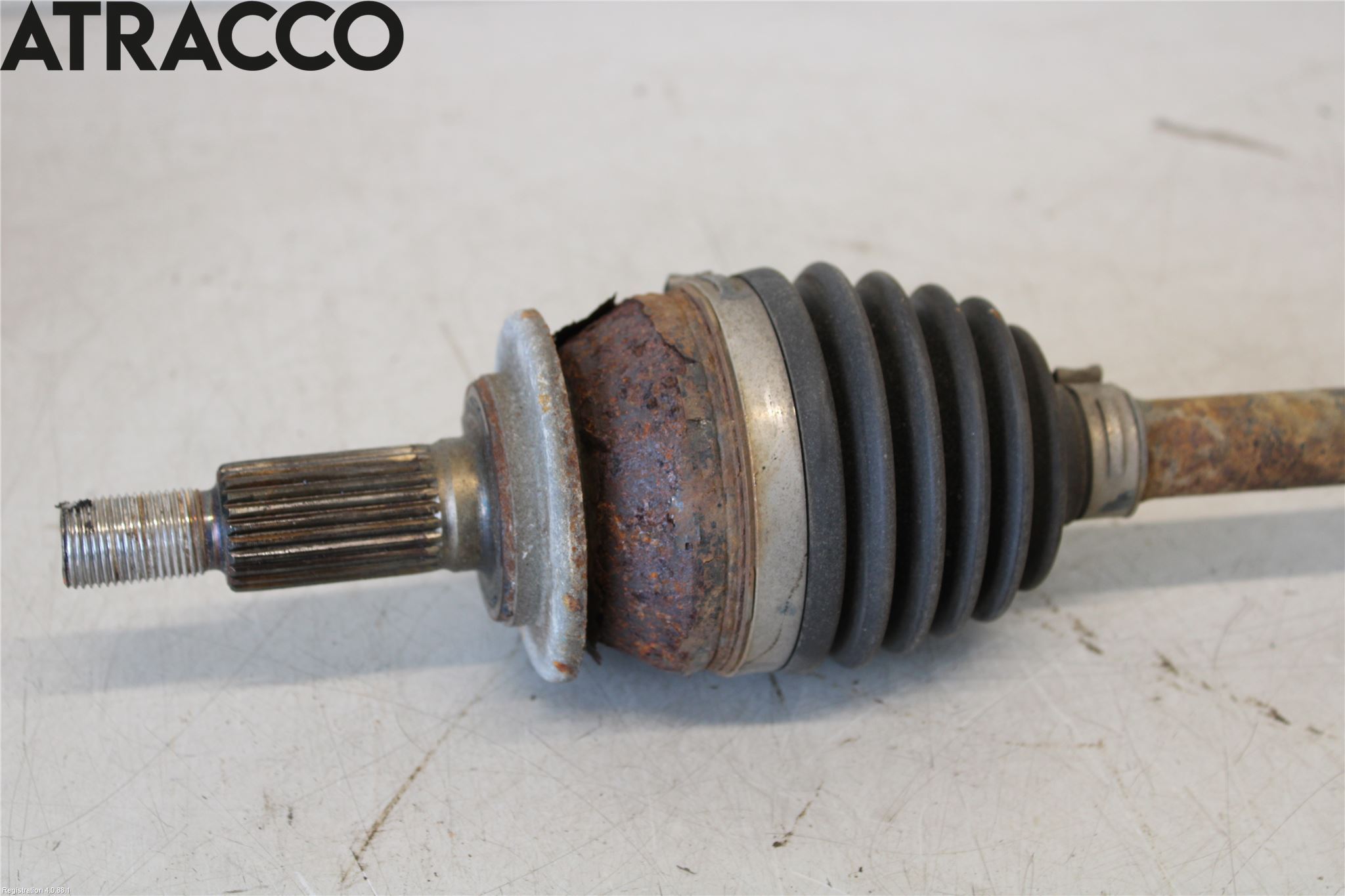 Suzuki SWIFT 17-24 Drivaksel Foran Kompl Venstre