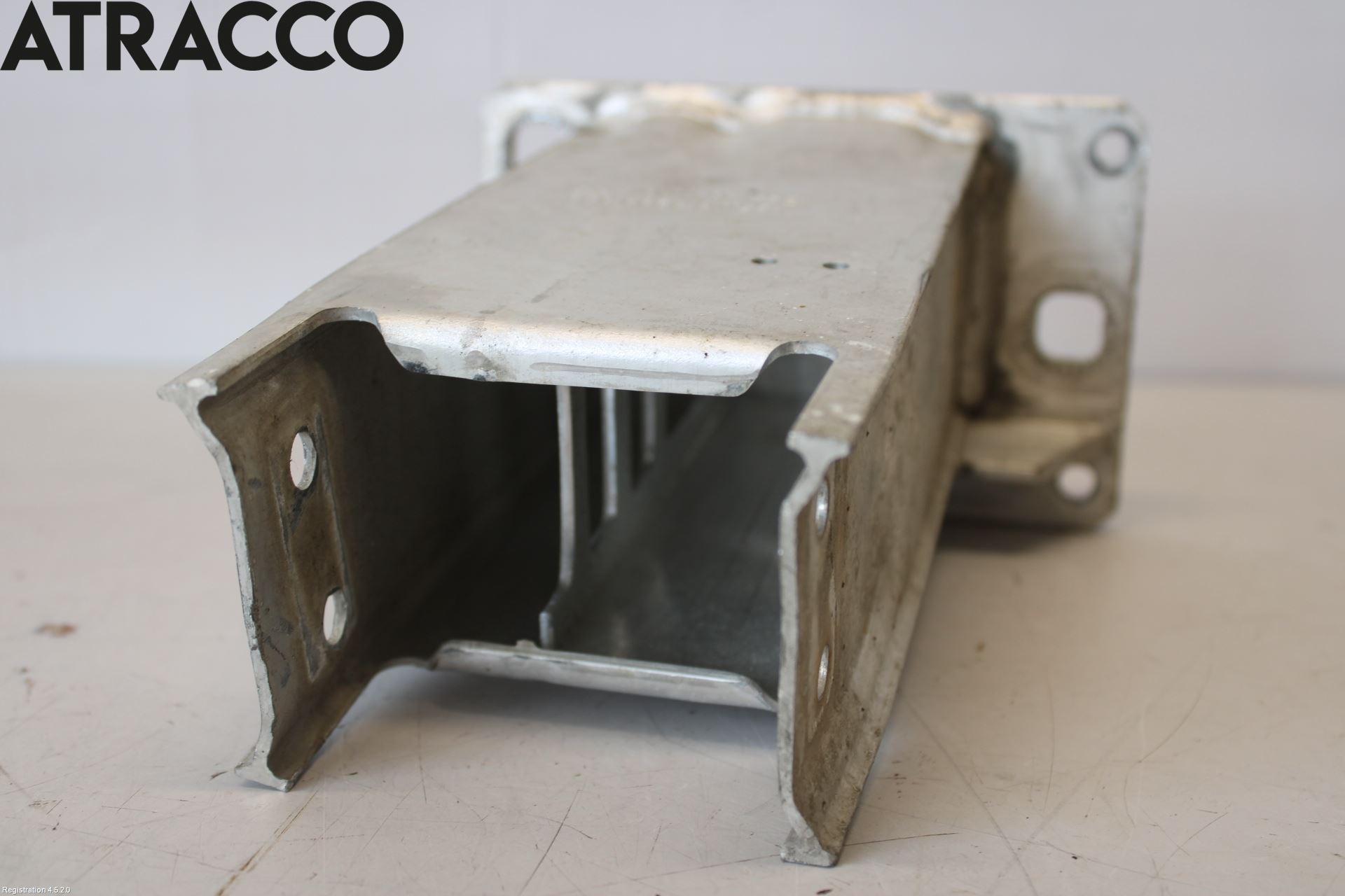 Audi A4/S4 08-11 Støtfanger Foran Feste