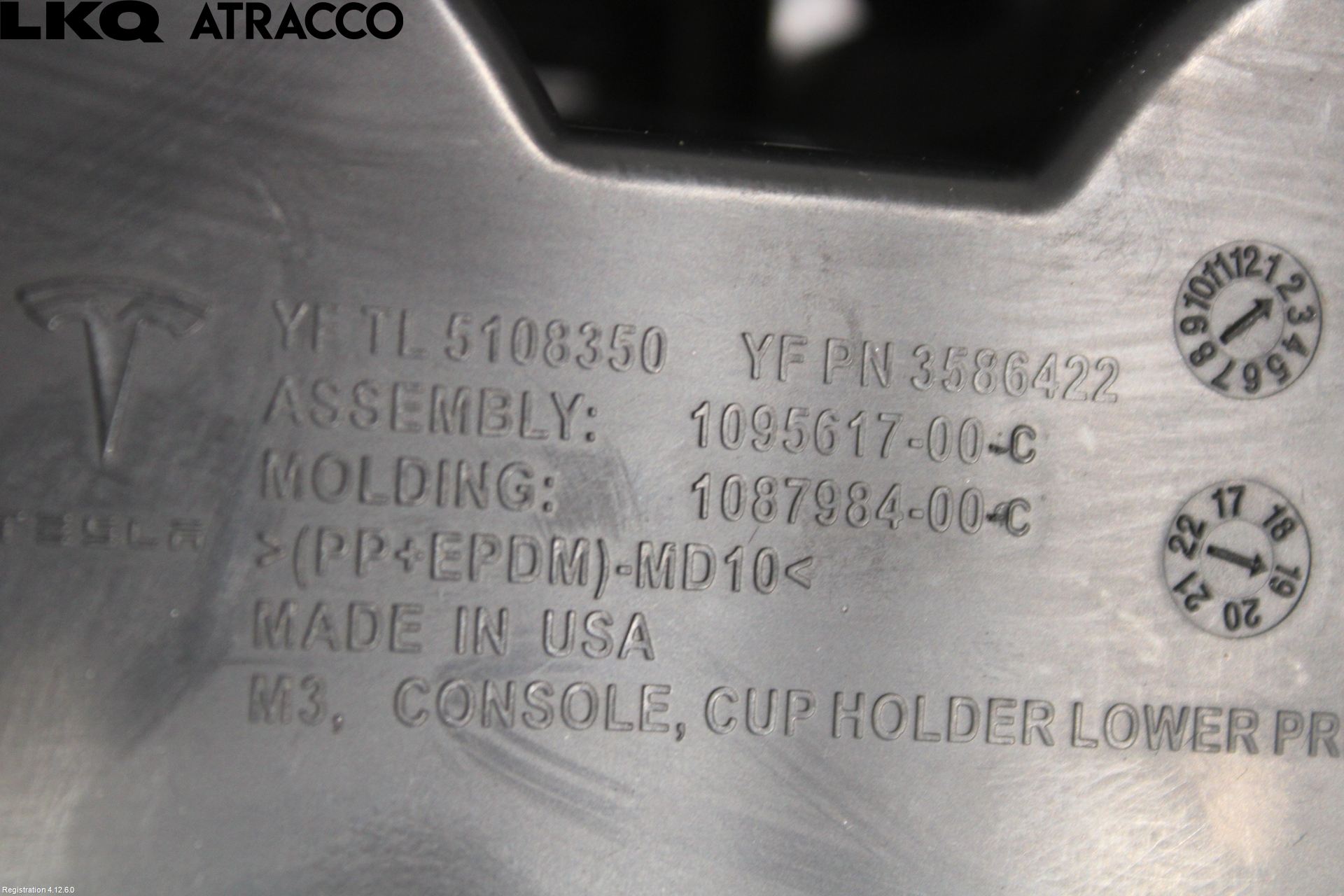 Tesla MODEL 3 17- Innr Koppholder