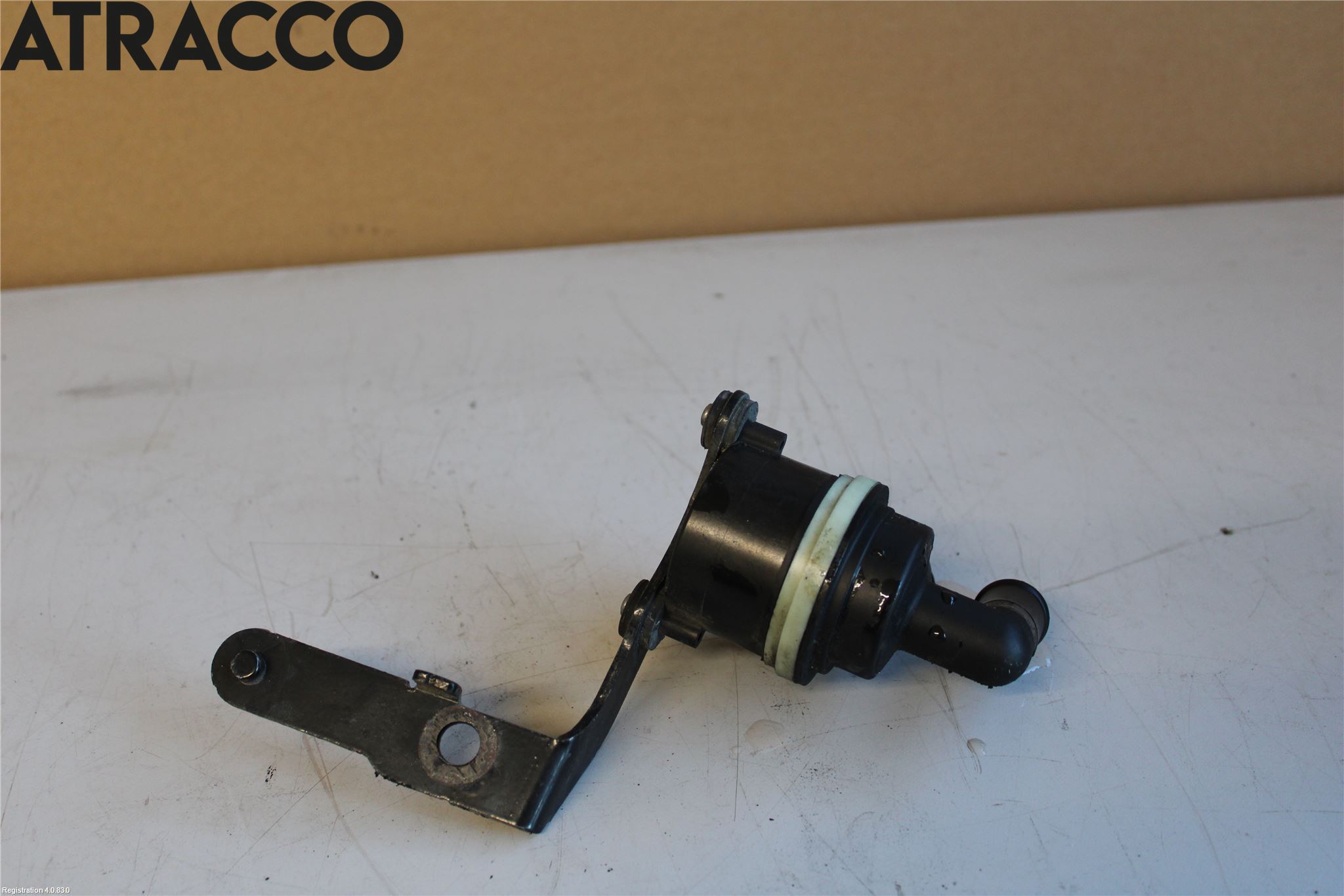 Volkswagen VW GOLF VI 09-13 Vannpumpe