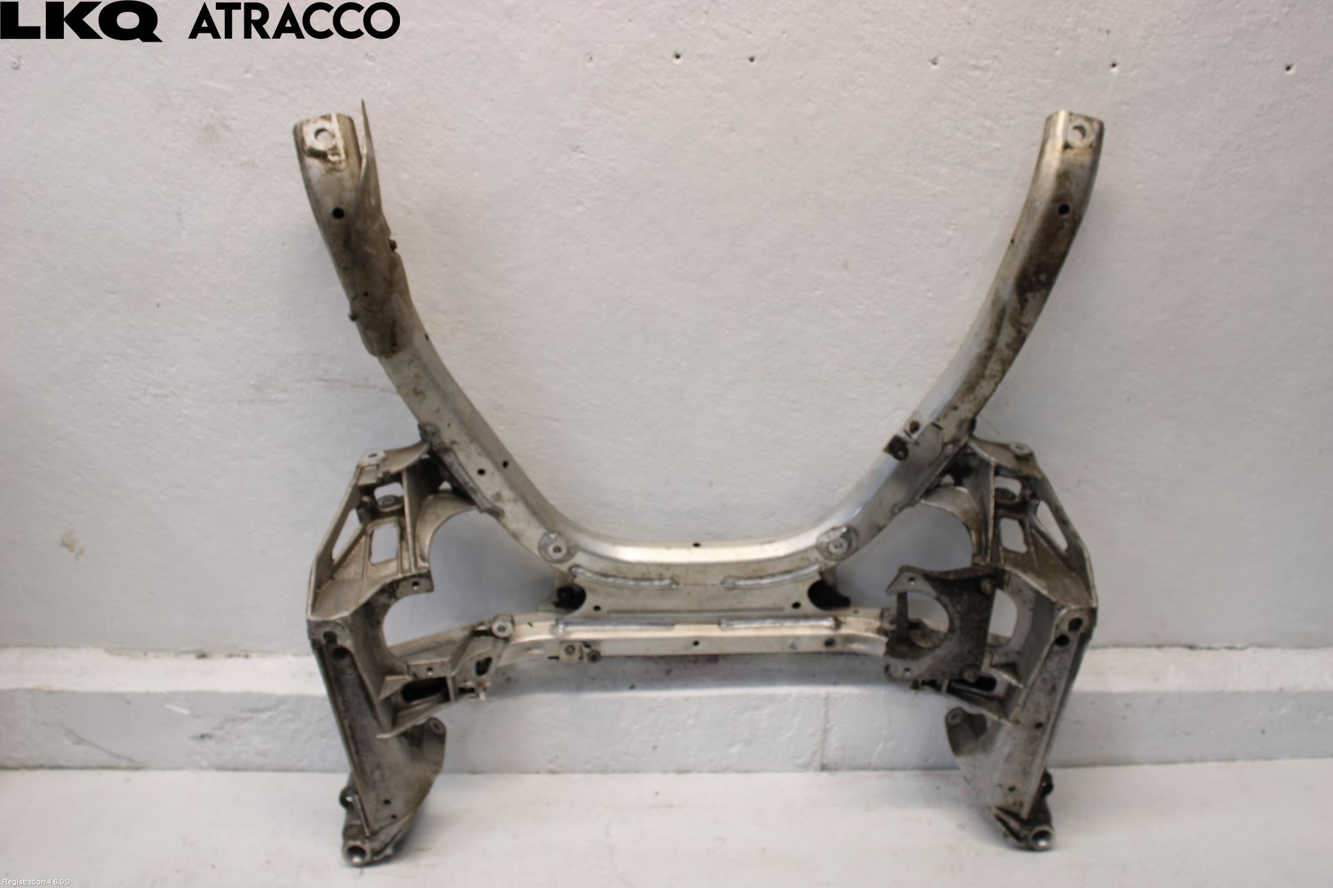 BMW 5 E60/61 Sed/Tou 02-10 Forstillingsbjelke(Tvergående)