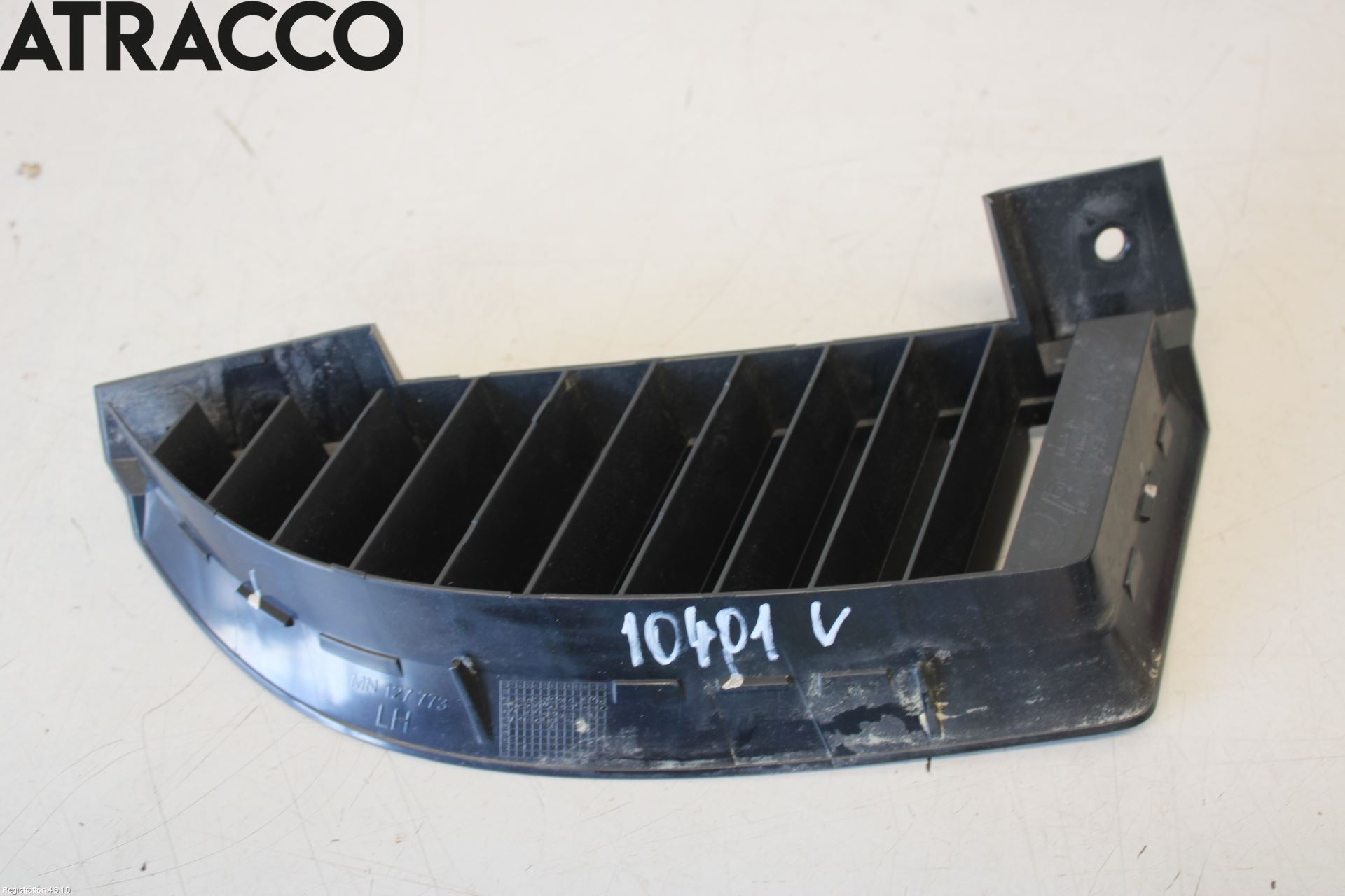 Mitsubishi COLT   04-08 Grilldel Venstre