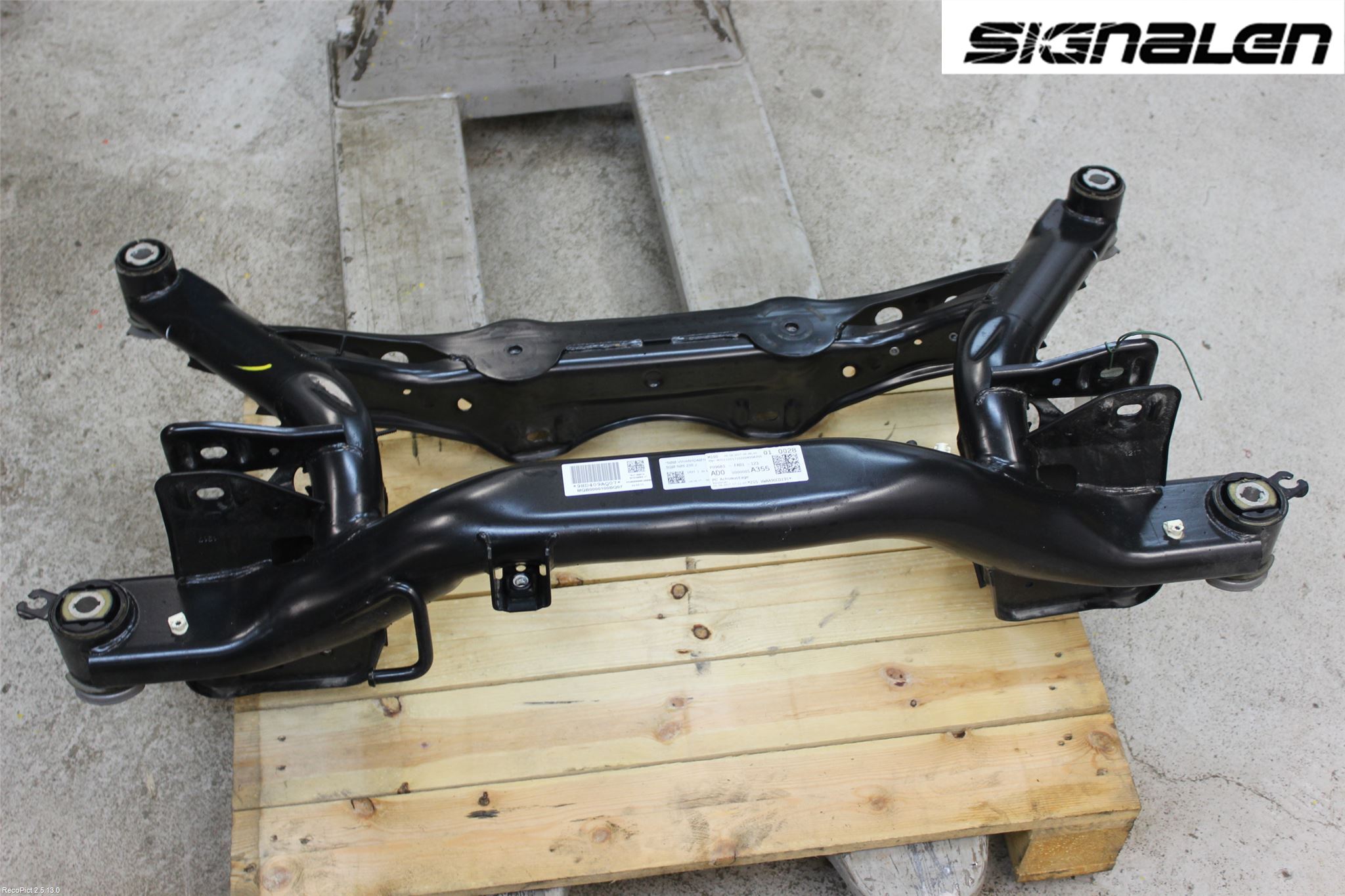 Volkswagen VW TIGUAN 16-24 Bakaksel Feste Travers-Ramme