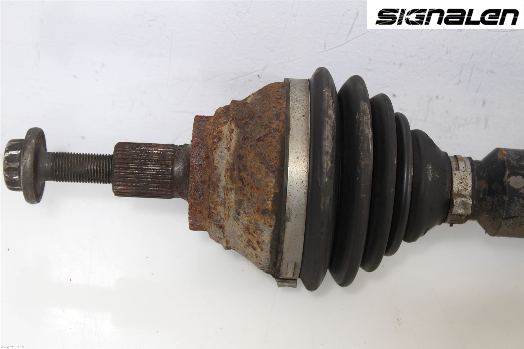 Volkswagen VW PASSAT 05-11 Drivaksel Foran Kompl Høyre