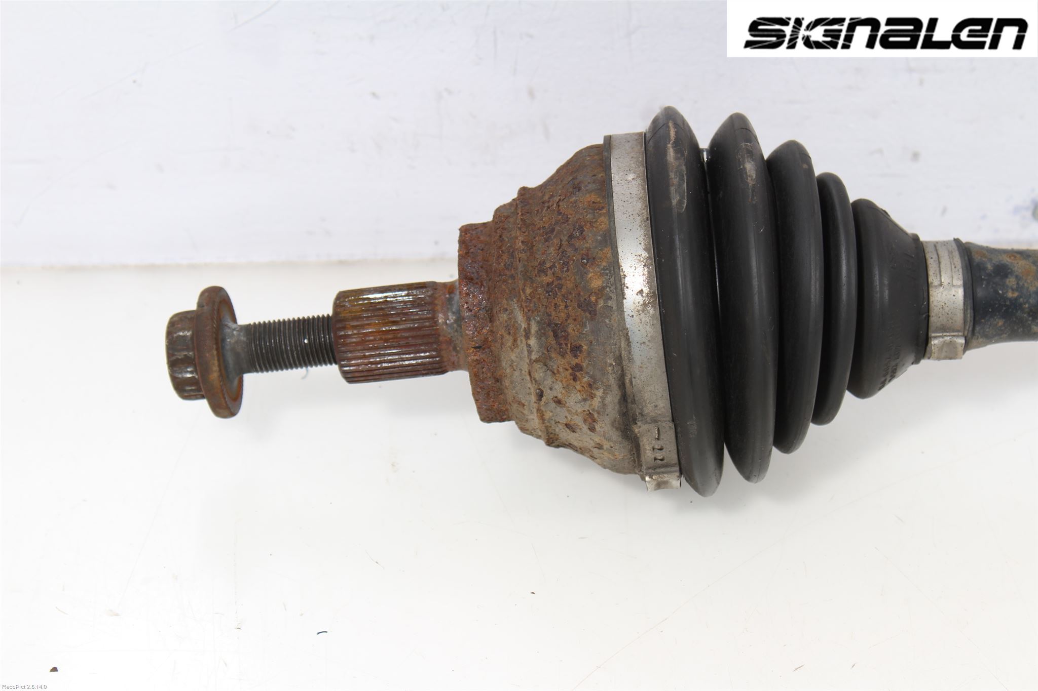 Volkswagen VW PASSAT 05-11 Drivaksel Foran Kompl Venstre