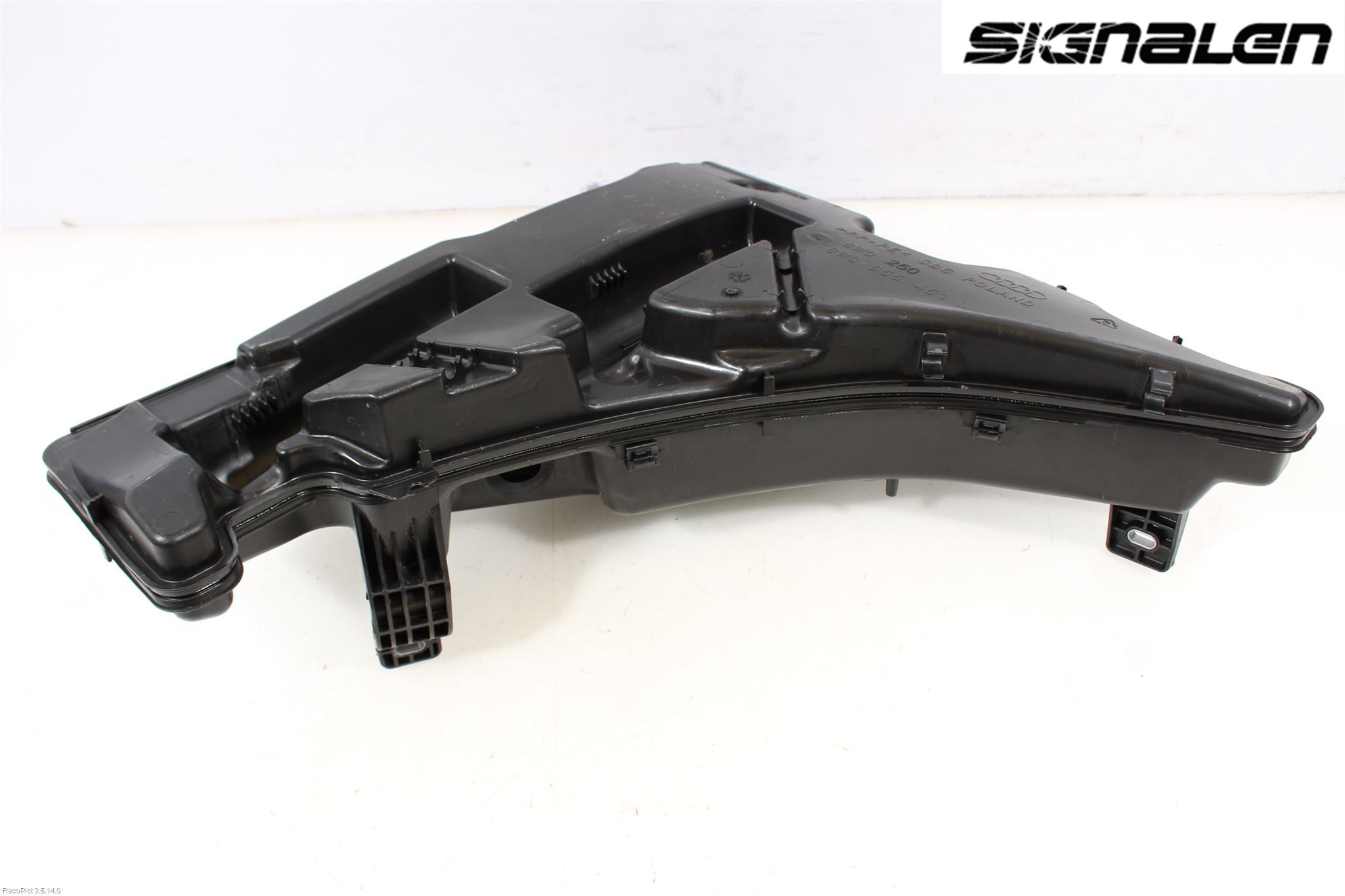 Audi A4/S4 B9 16-19 Spylerbeholder Frontrute-Lykte